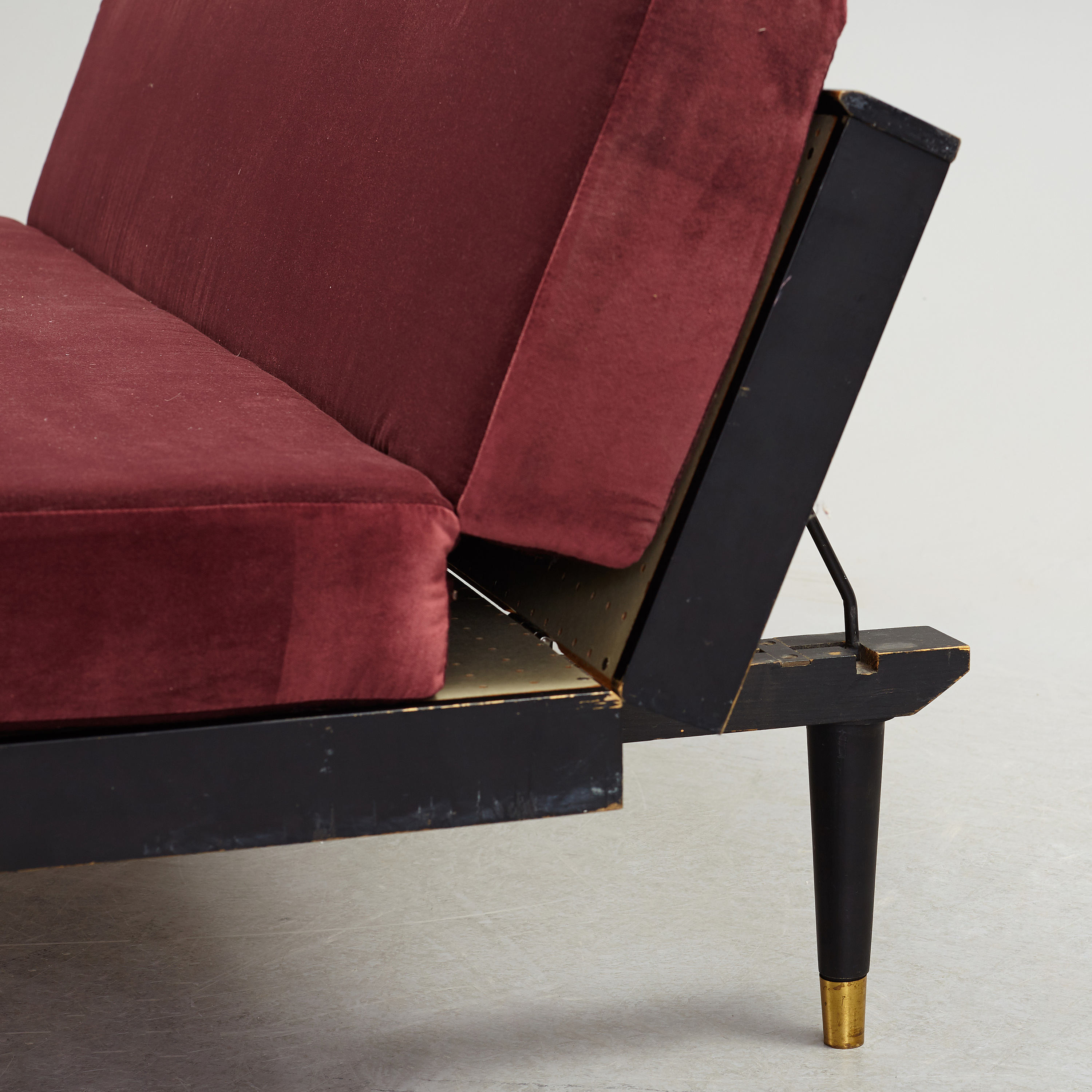 A mid 20th century daybed / sofa by Nordiska Kompaniet. Bukowskis