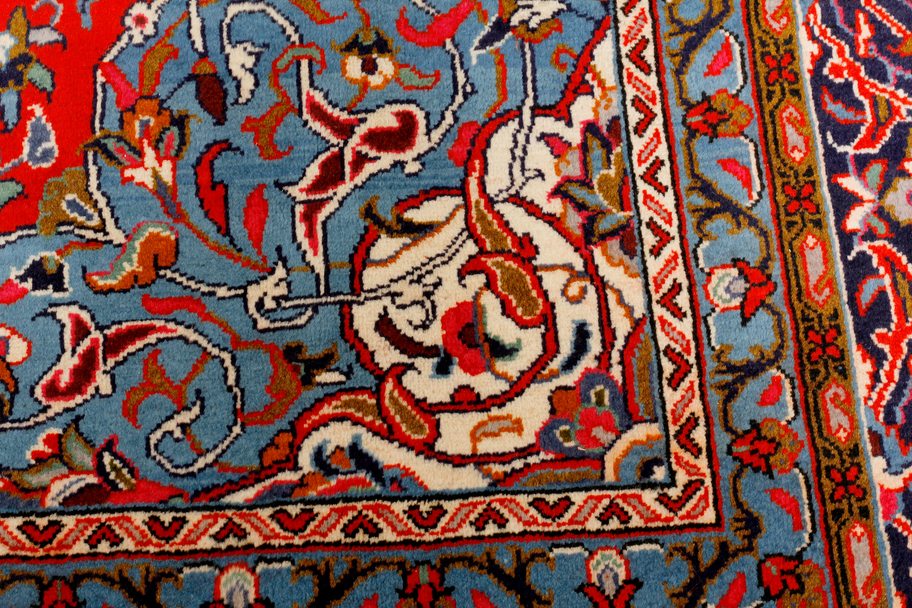 A Sarouk rug, 397 x 290 cm. Bukowskis