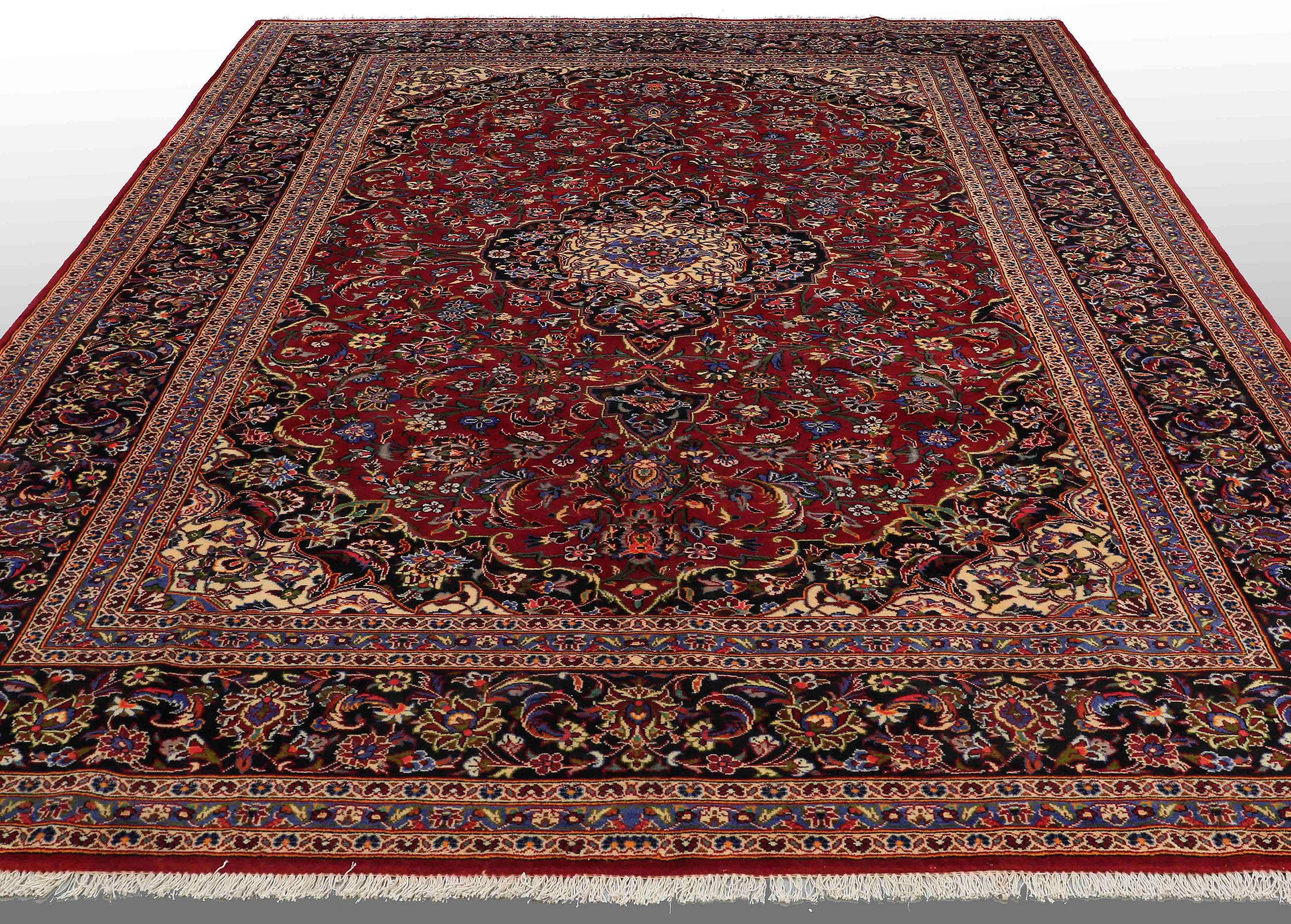 A CARPET, Kashan, ca 390 x 300 cm. Bukowskis