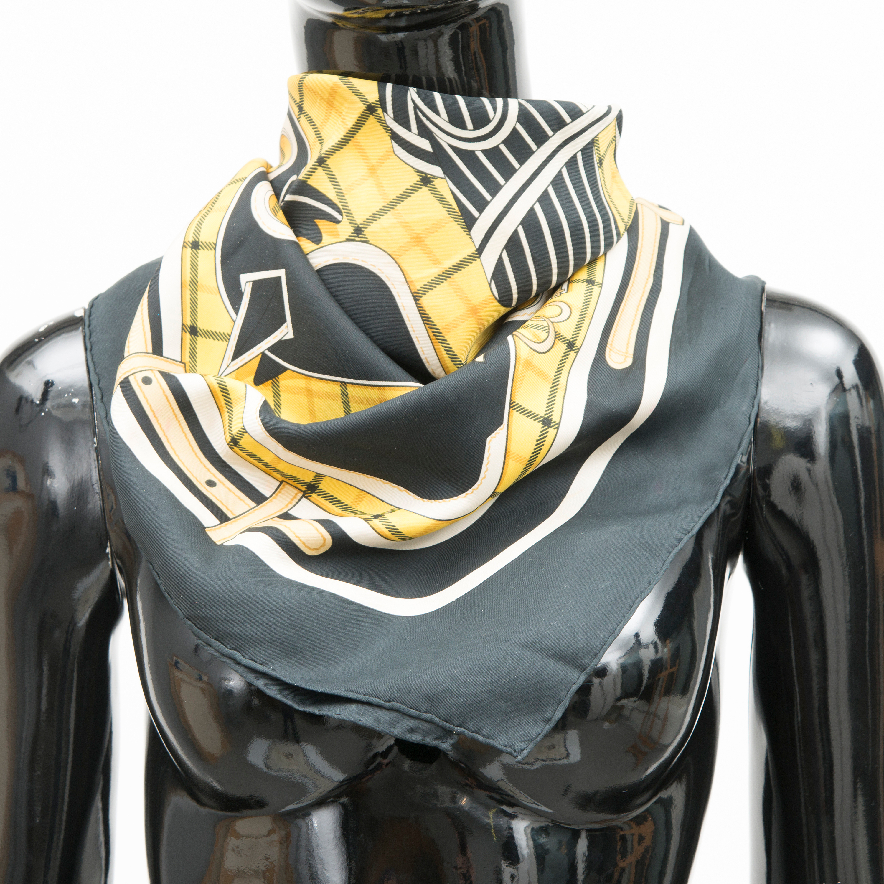 Two Silk Scarfs. Bukowskis