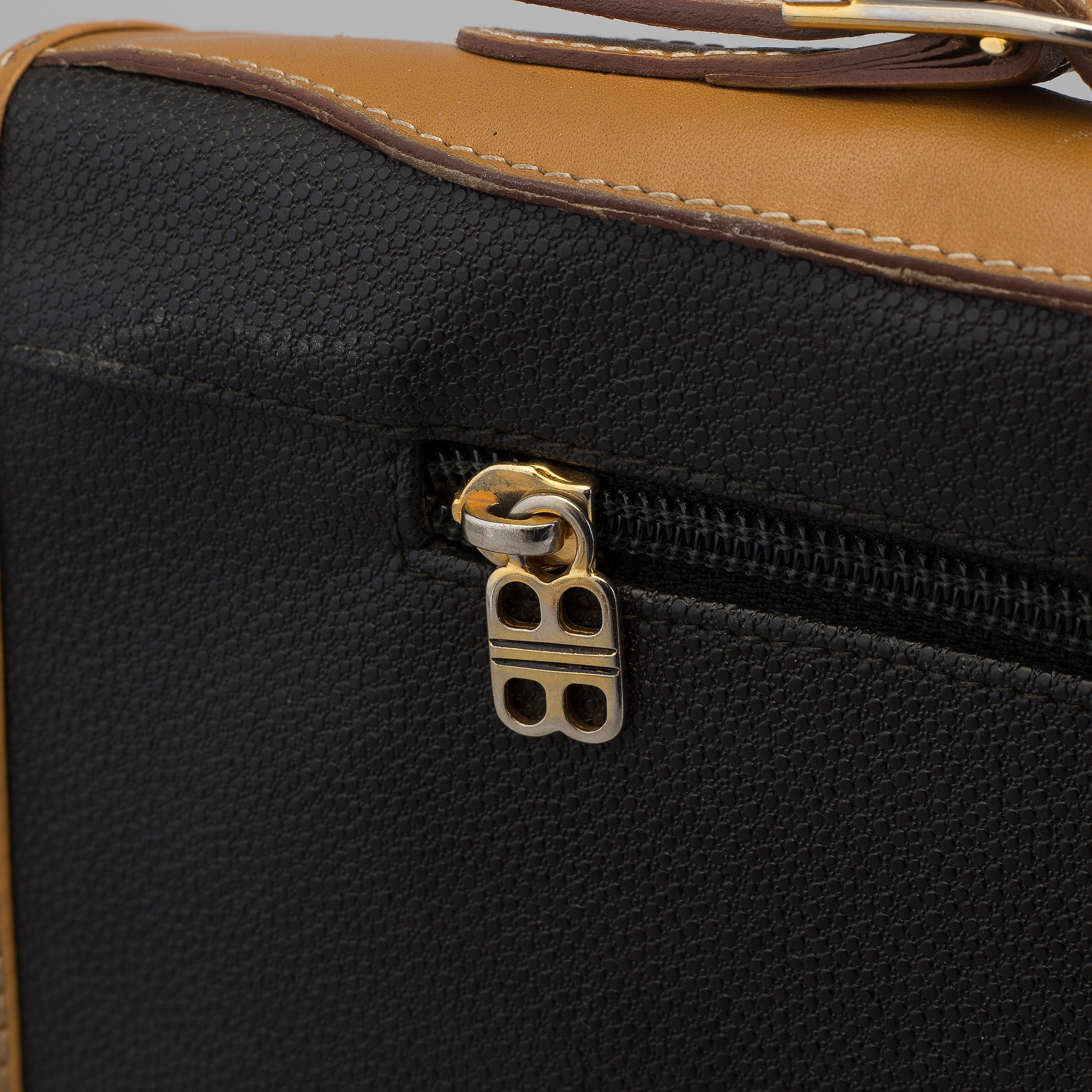 a Balenciaga laptop/document bag. Bukowskis