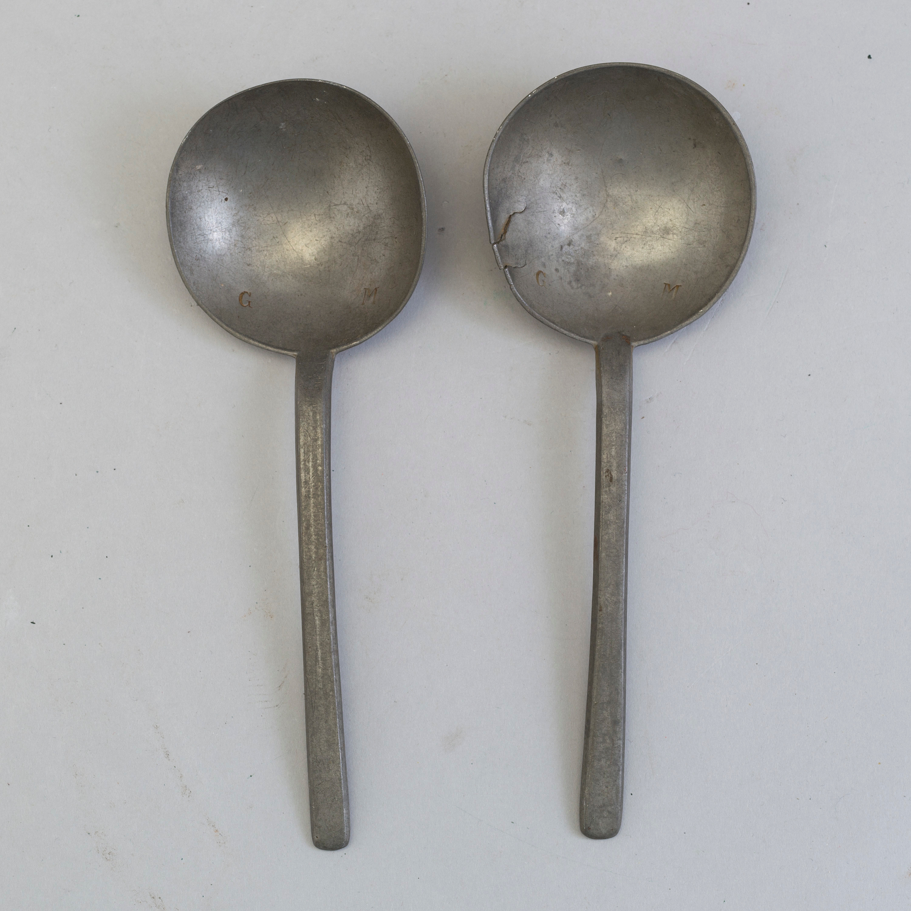 TWO PEWTER SPOONS, 18th century. Bukowskis