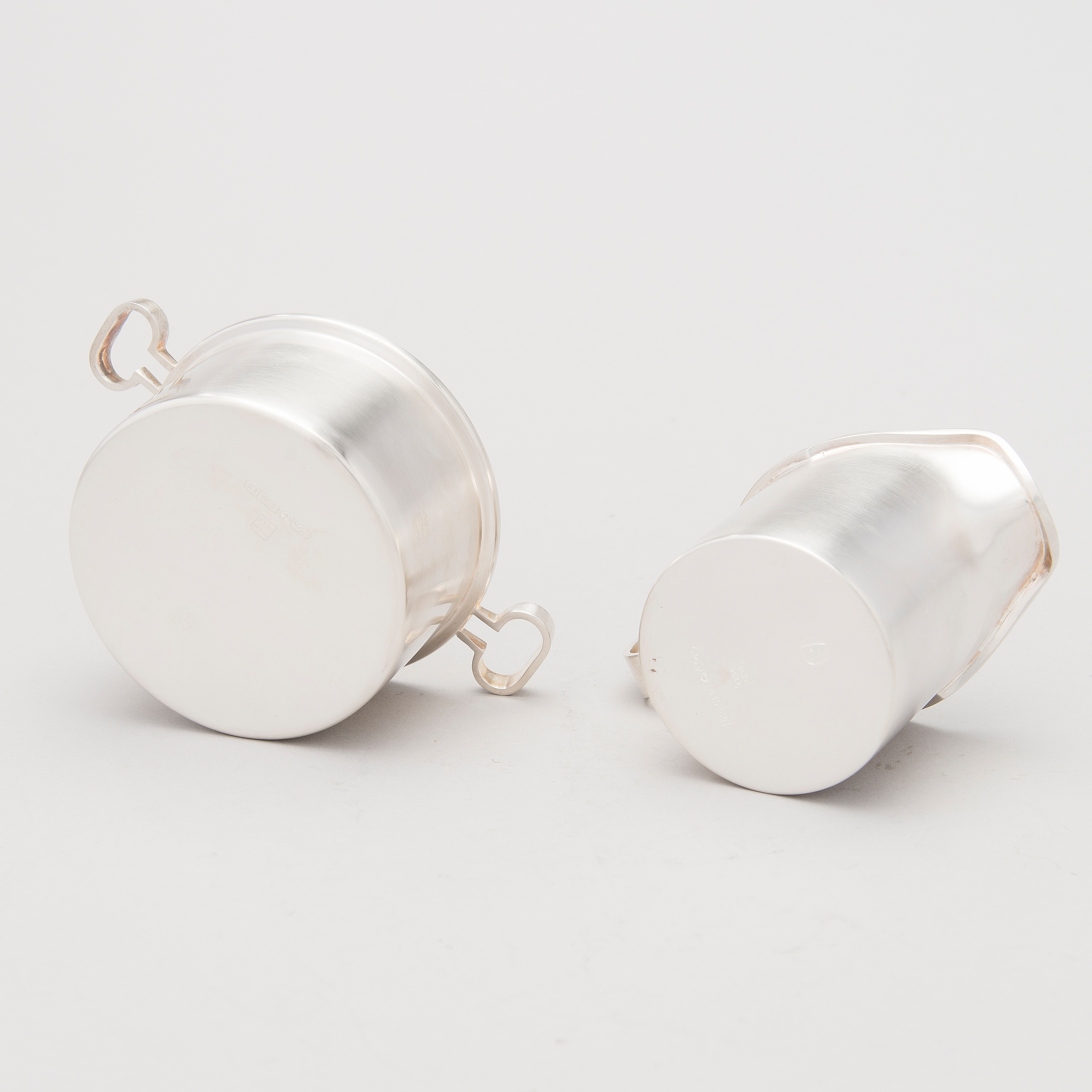 A sugar bowl and a cream jug in silver, mark of Gardberg, Kultakeskus