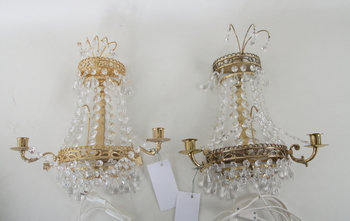 100919. VÄGGLYSTRAR, ett par snarlika, gustaviansk stil.