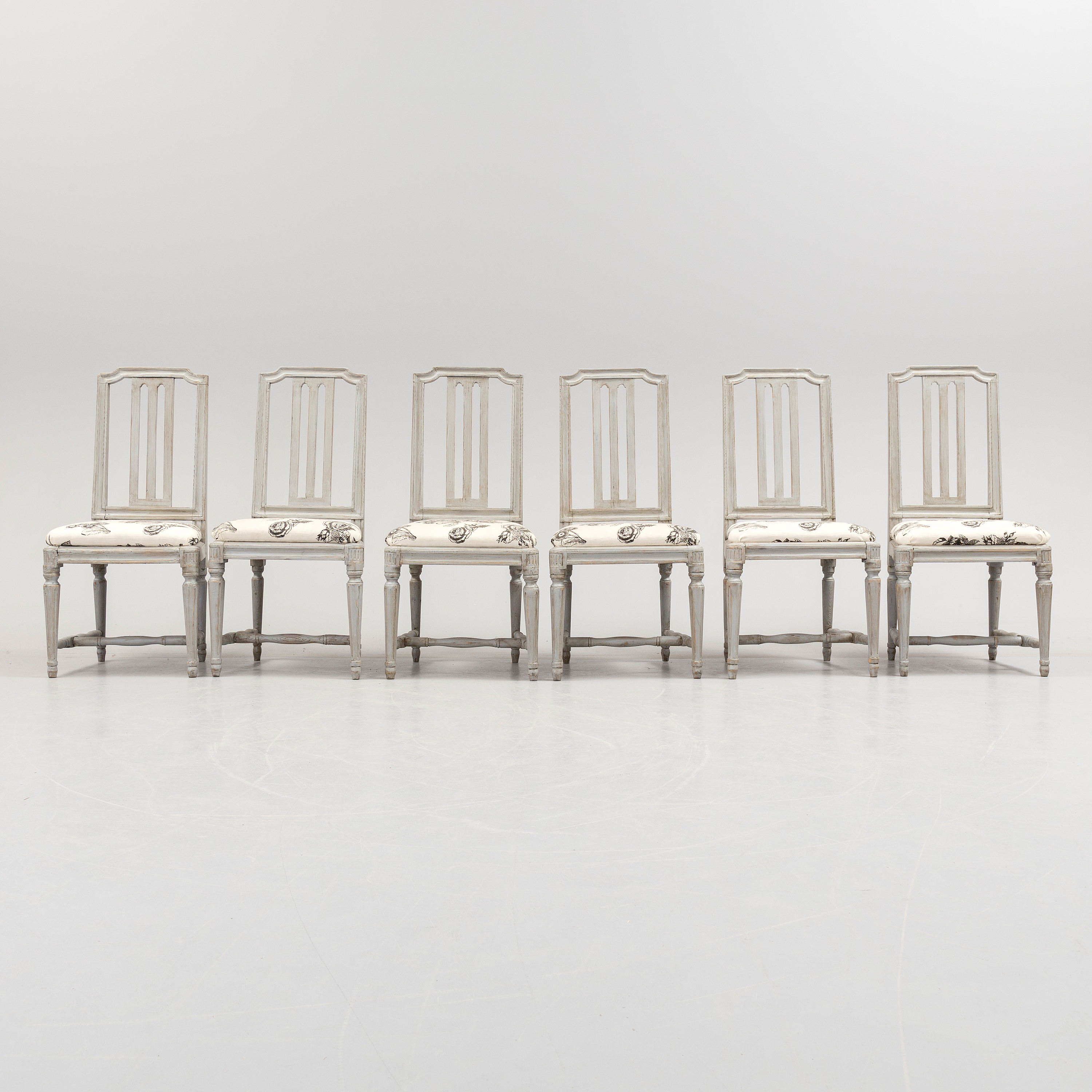A set of six late gustavian chairs from around year 1800. - Bukowskis