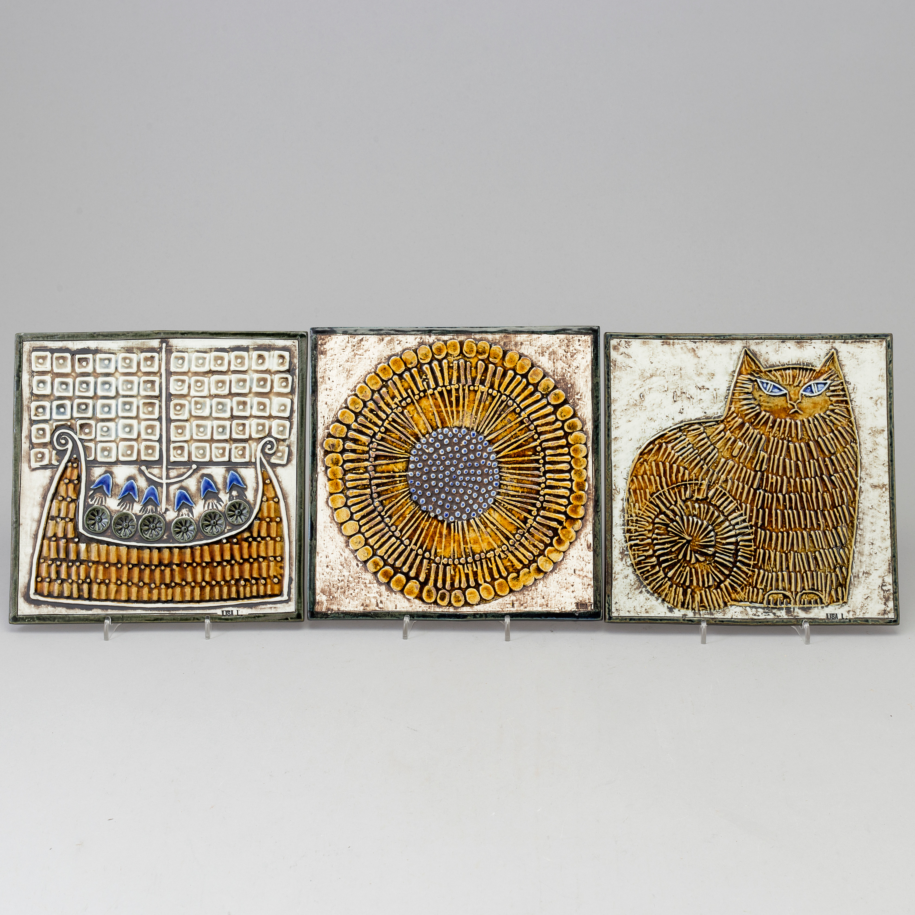 LISA LARSON, Three stoneware wall reliefs from Gustavsberg. Bukowskis