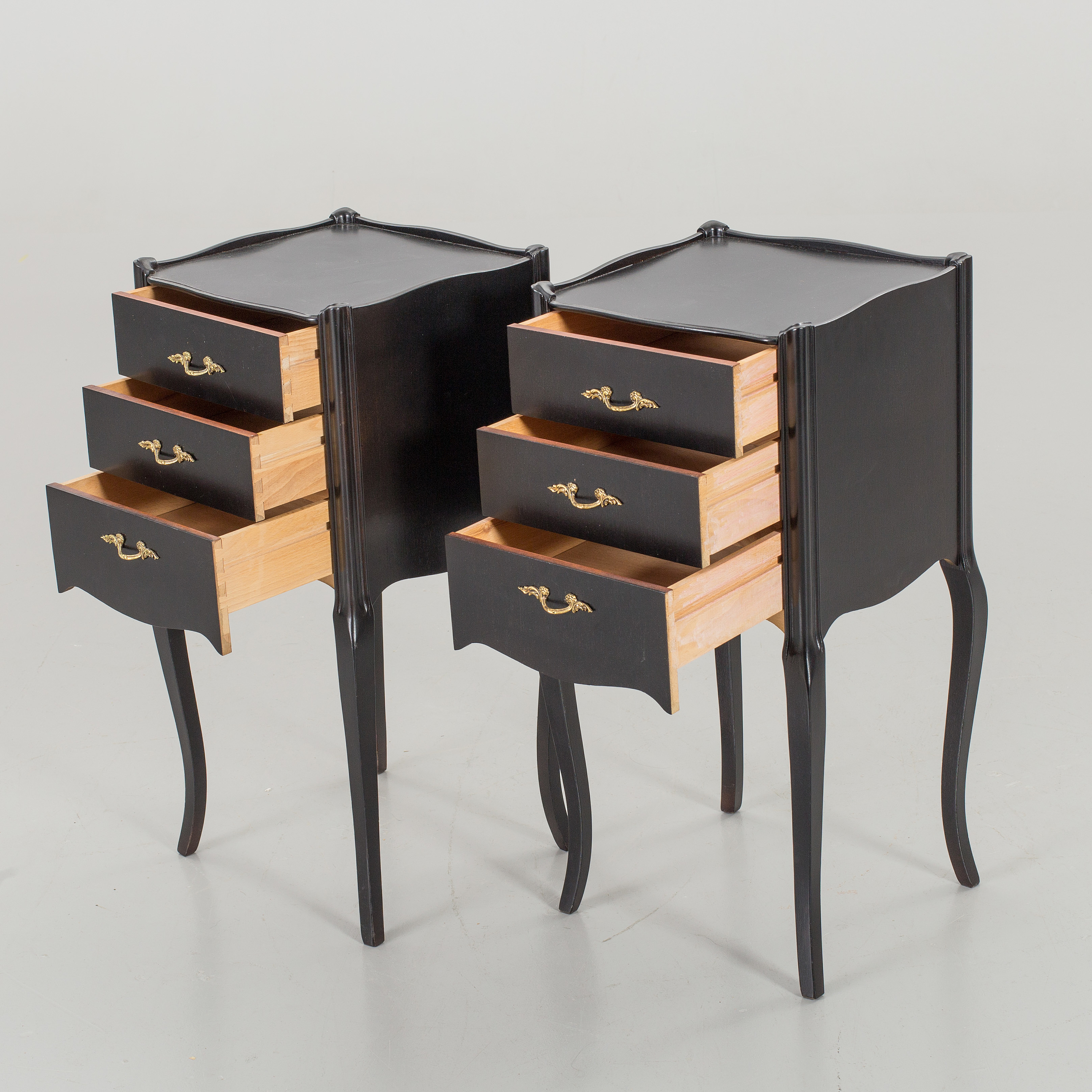 TWO BEDSIDE TABLES. Bukowskis