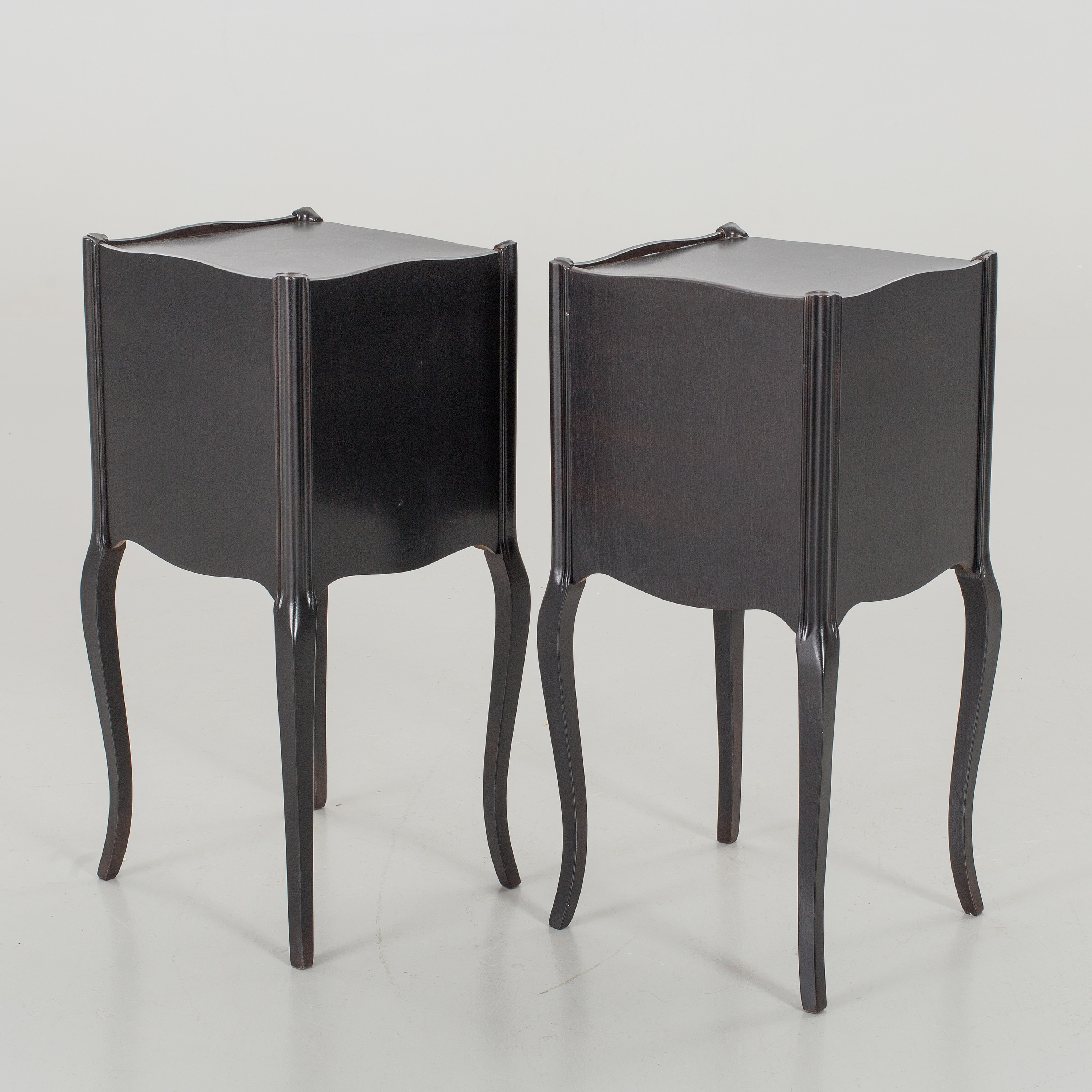 TWO BEDSIDE TABLES. Bukowskis