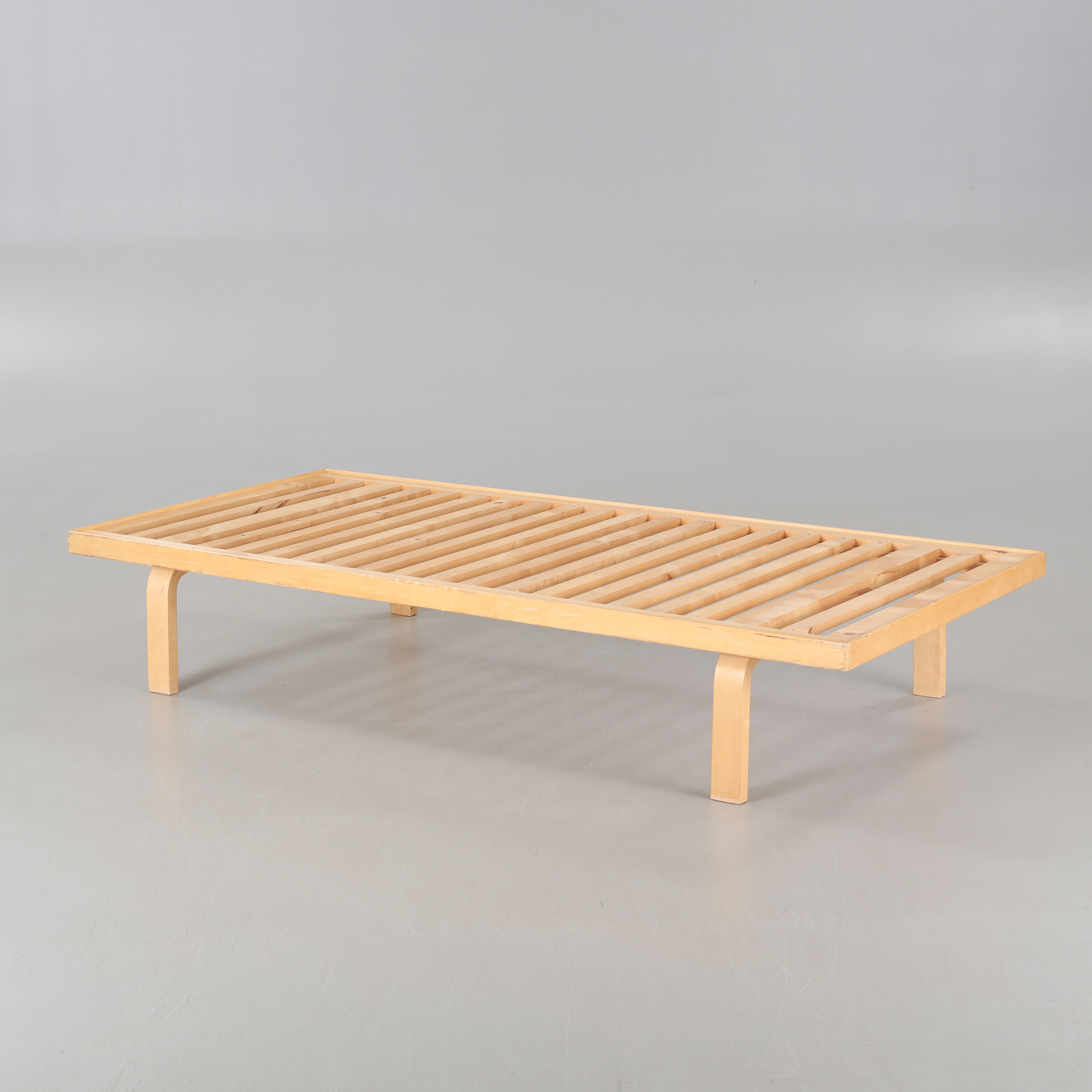 ALVAR AALTO, dagbädd, Artek, 1900 talets andra hälft Bukowskis ALVAR AALTO, dagbädd, Artek, 1900 talets andra hälft Bukowskis