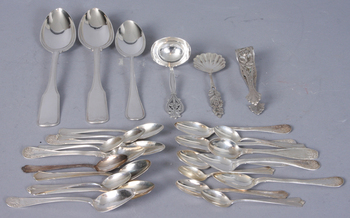 101493. PARTI SILVERBESTICK, 24 delar, bl a Danmark. 392 gram.