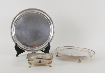 101543. FAT på FOT, 2 st, sterlingsilver, London 1973-75 och MINIATYRKAROTT, nysilver.