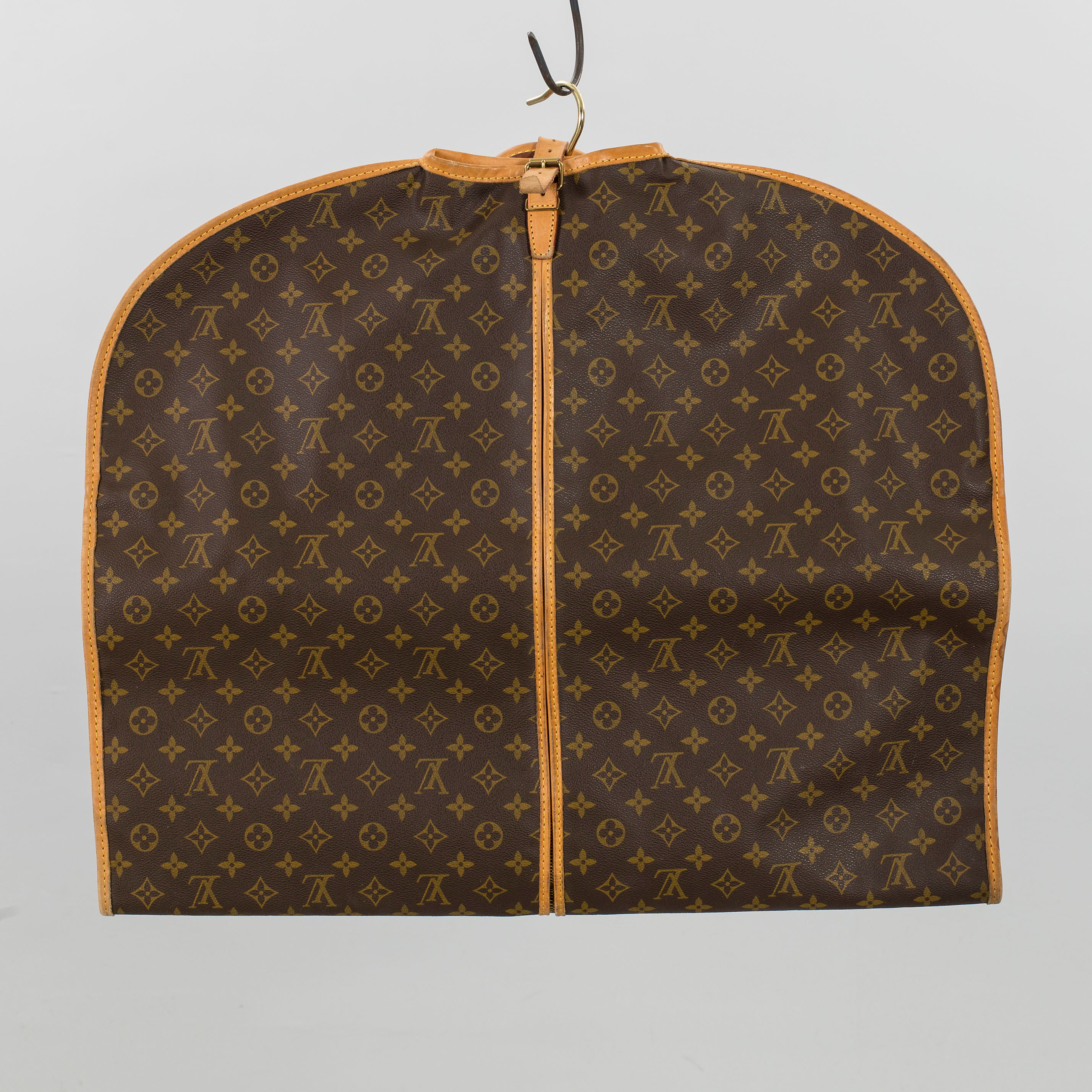 LOUIS VUITTON, "Garment Cover", resegarderob. Bukowskis