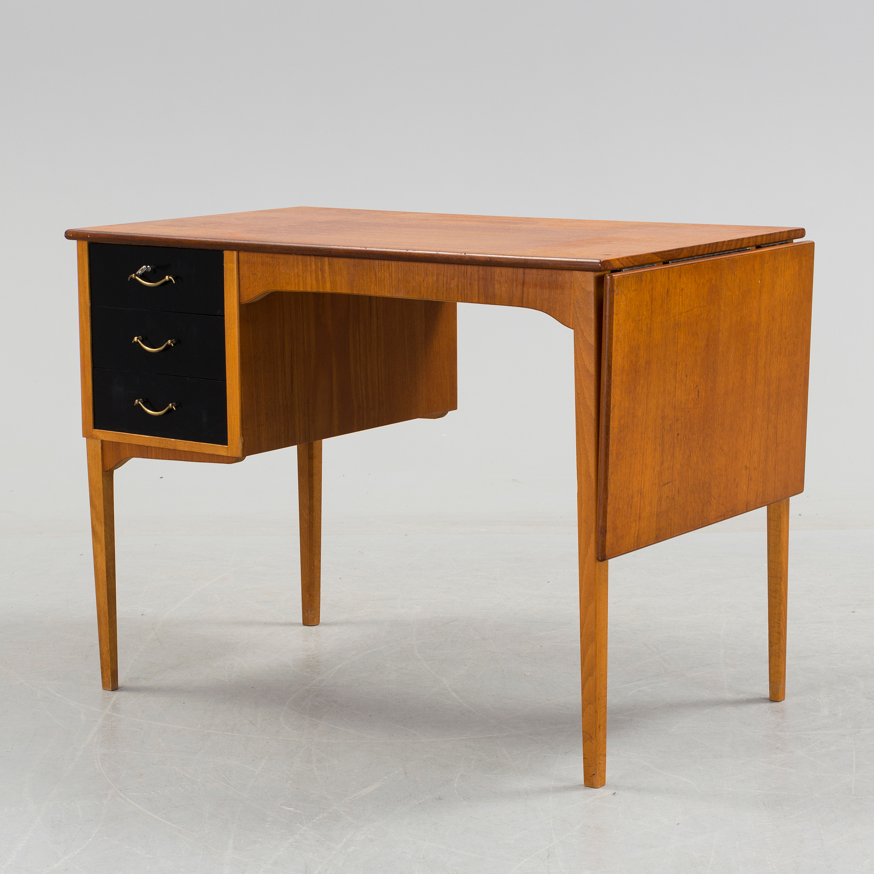 A writing desk veneered with teak, 1960s. Bukowskis