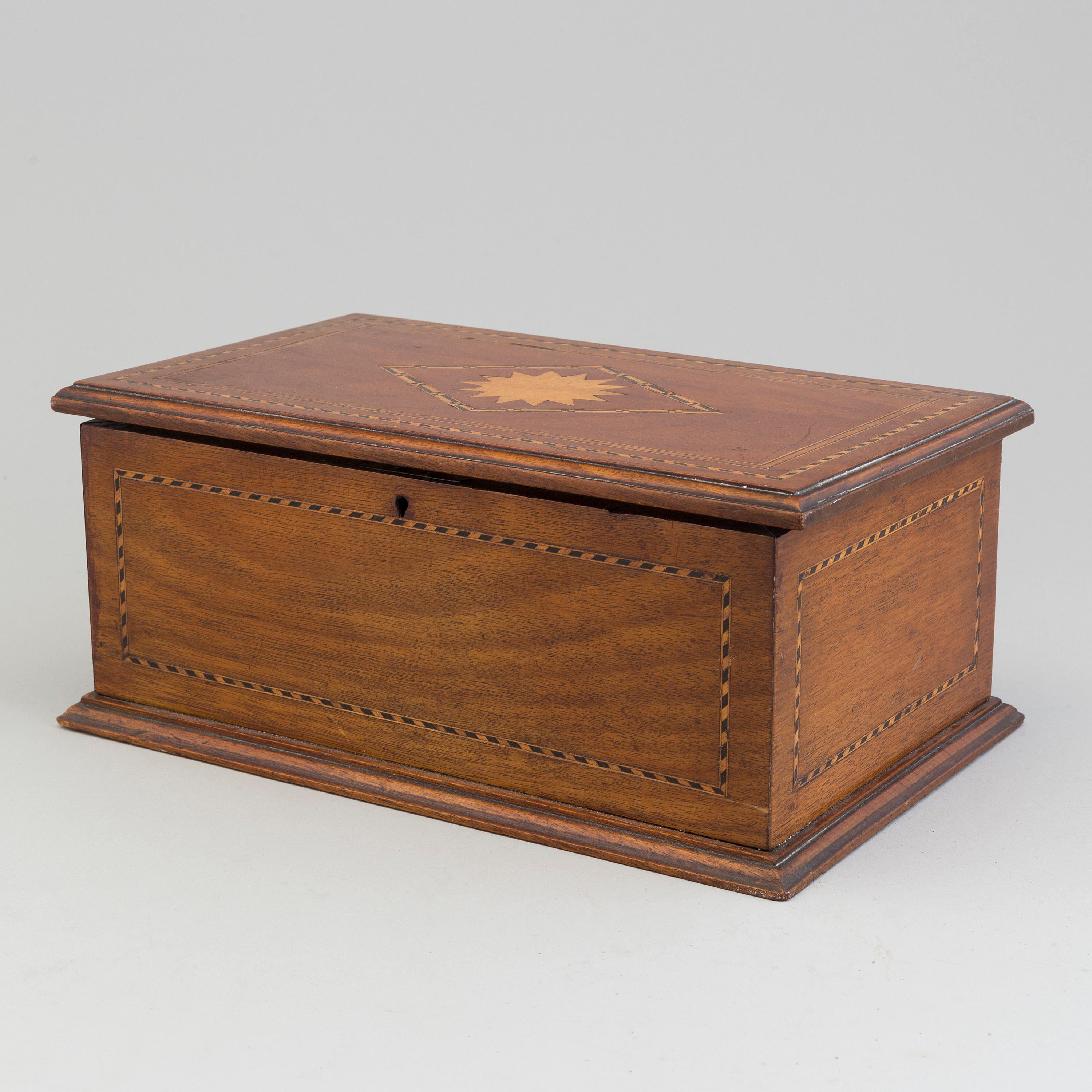 Humidor, skrin från sent 1800 tal, inredning från 2000 tal ...