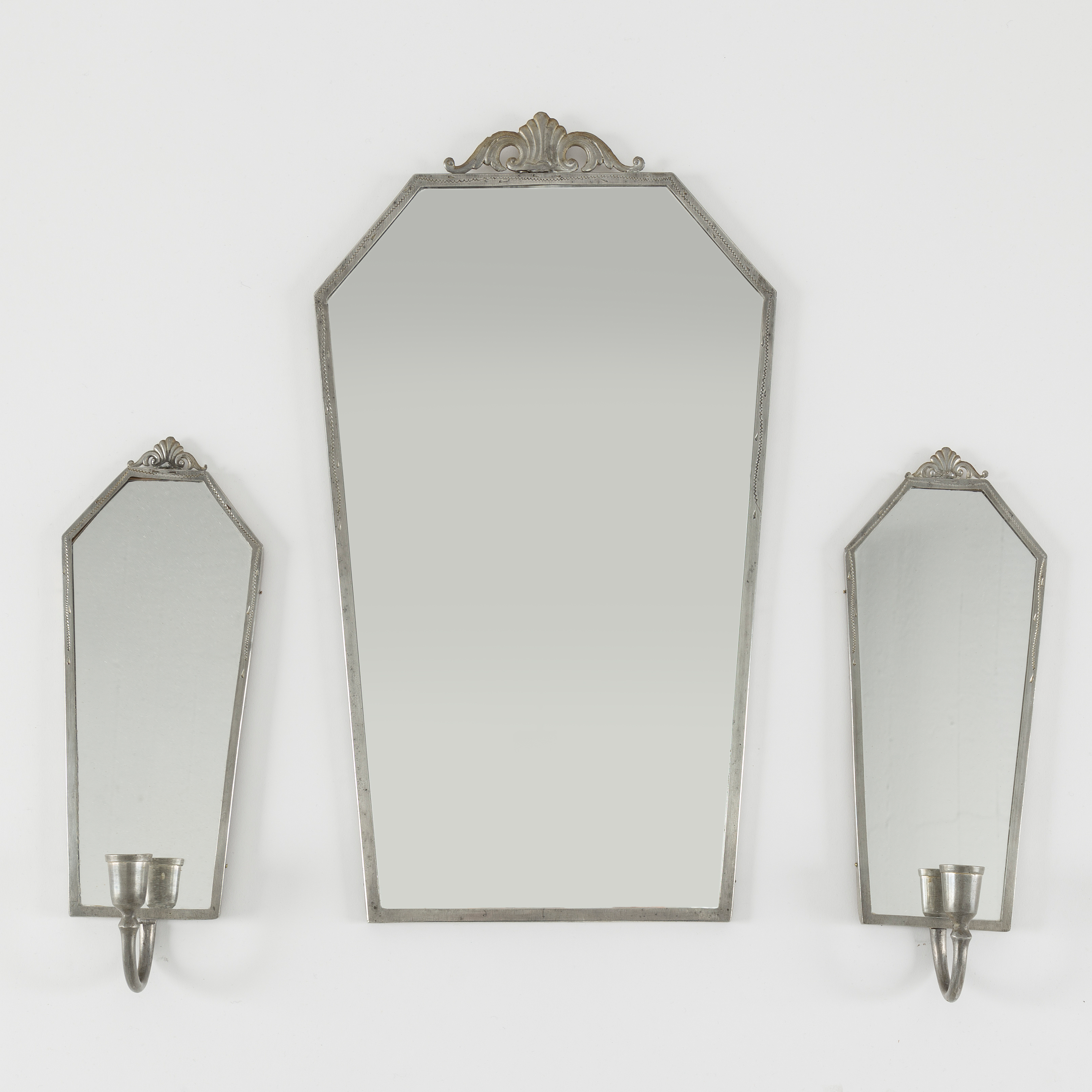 A pewter Art Deco mirror and a pair of wall scones, 1930s. Bukowskis