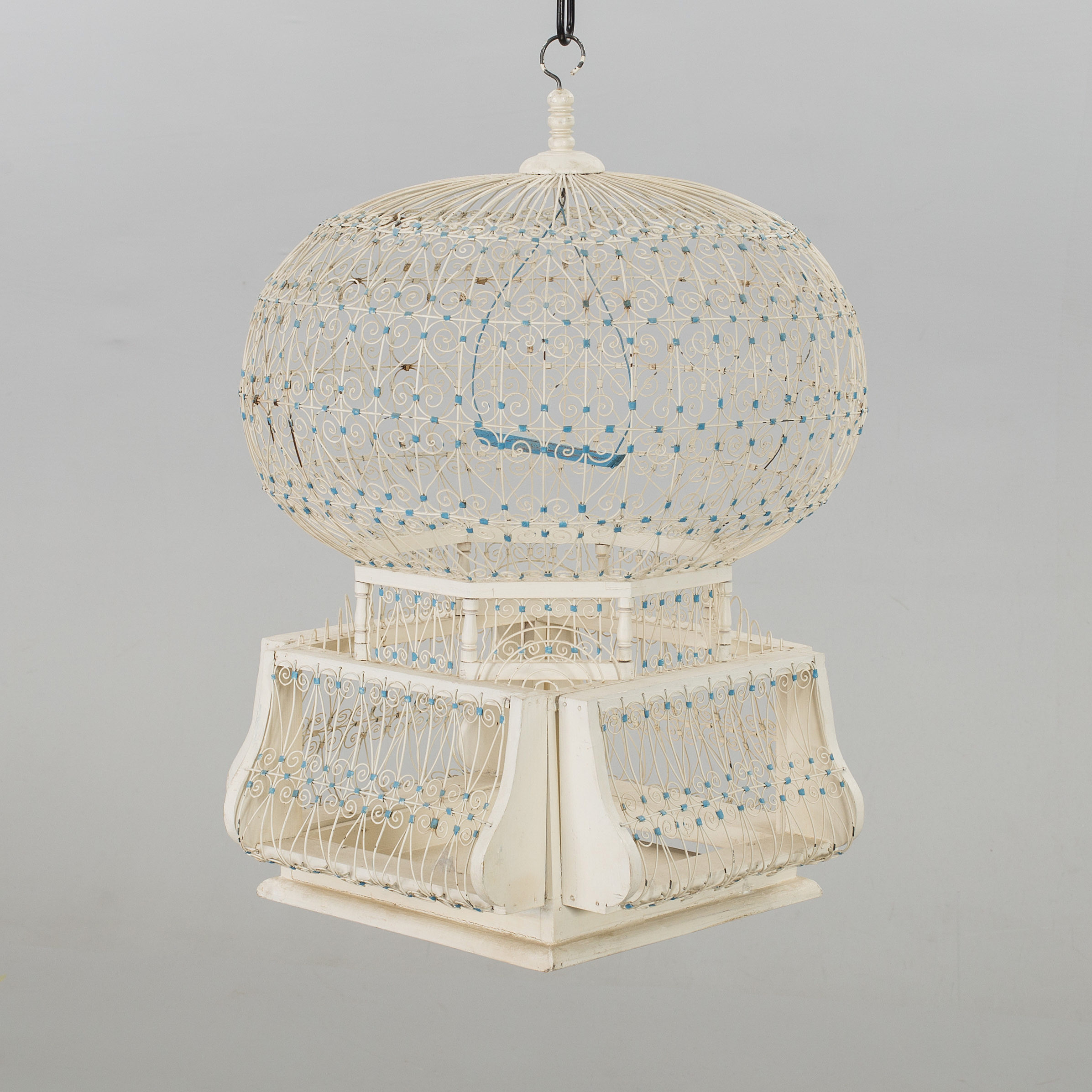 A FRENCH BIRDCAGE. Bukowskis