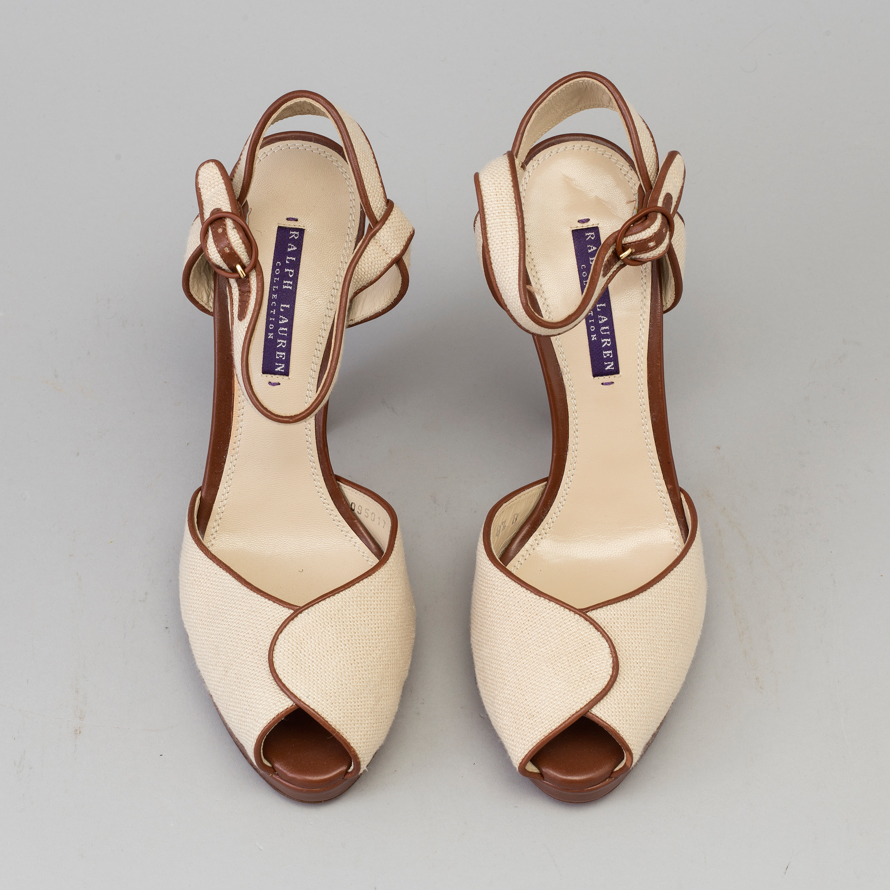 High heeled sandals by Ralph Lauren. Bukowskis