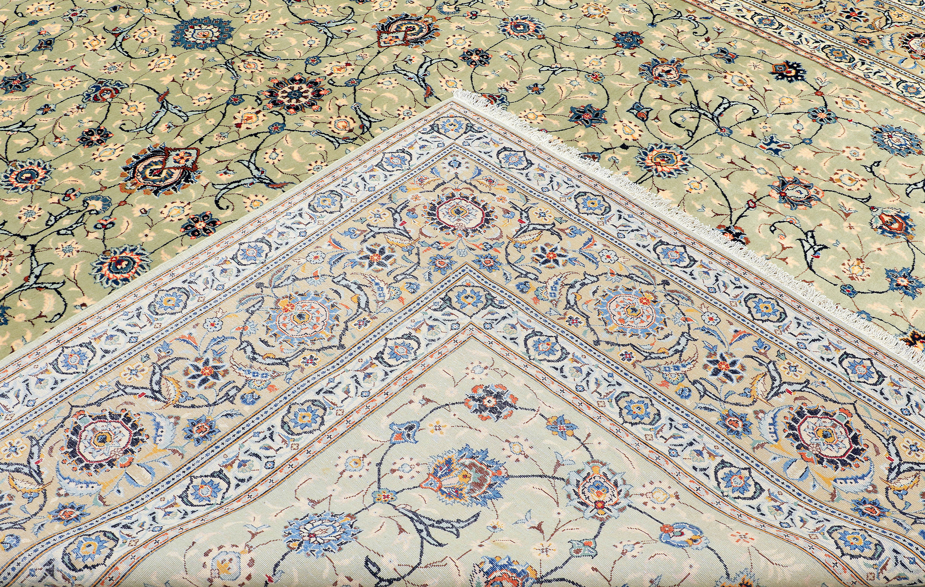 A CARPET, so called Royal keshan, ca 440 x 330 cm. Bukowskis