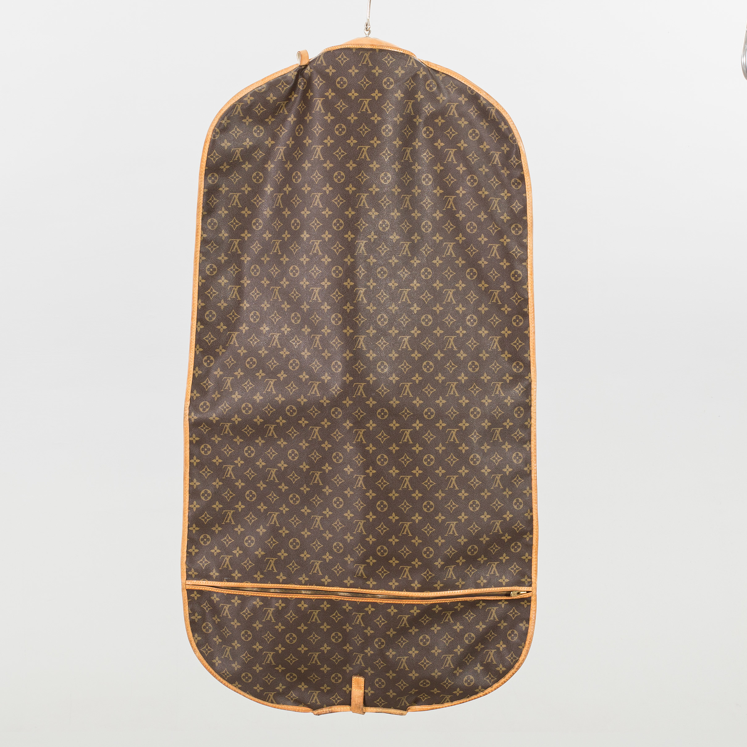 LOUIS VUITTON, "Garment cover". Bukowskis