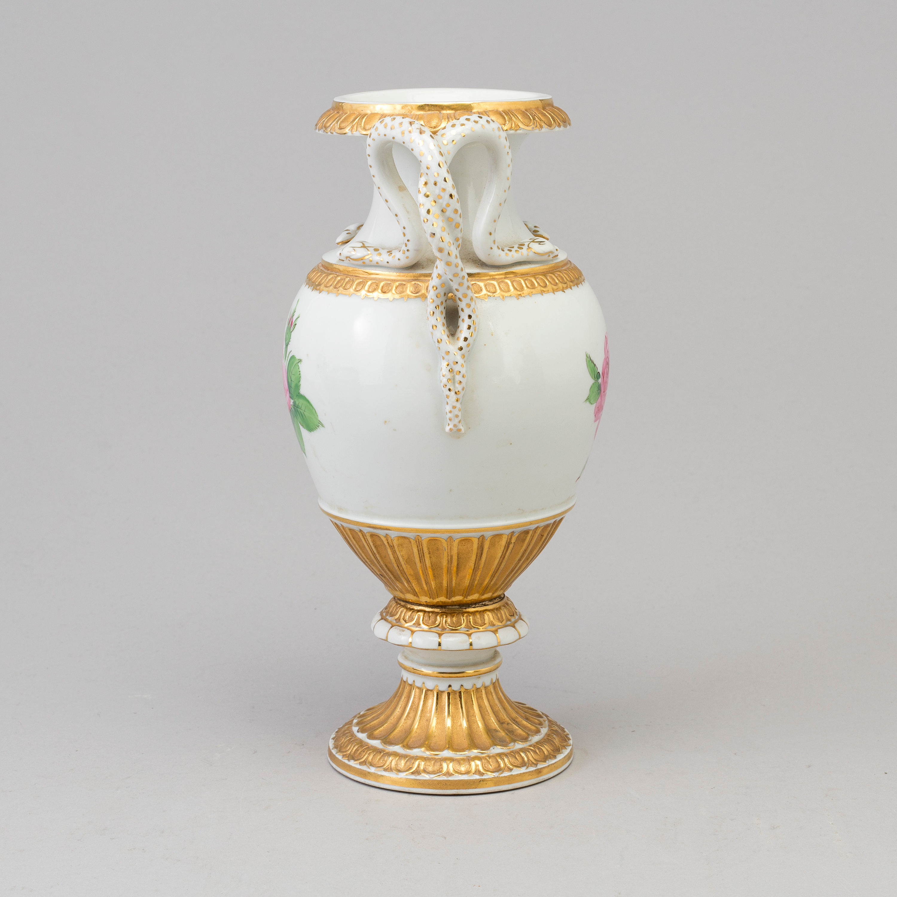 A MEISSEN PORCELAIN VASE, mid 20th century. Bukowskis