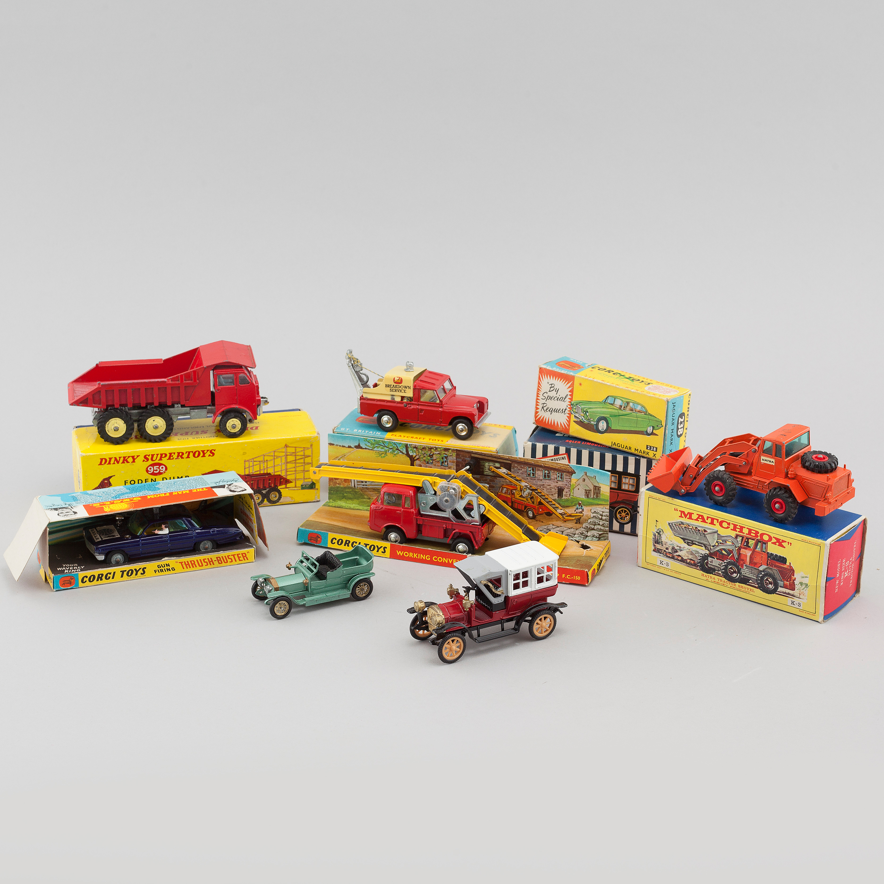 LEKSAKER, 7 st, bl.a Dinky Toys och Corgi toys, 1900-talets tredje ...