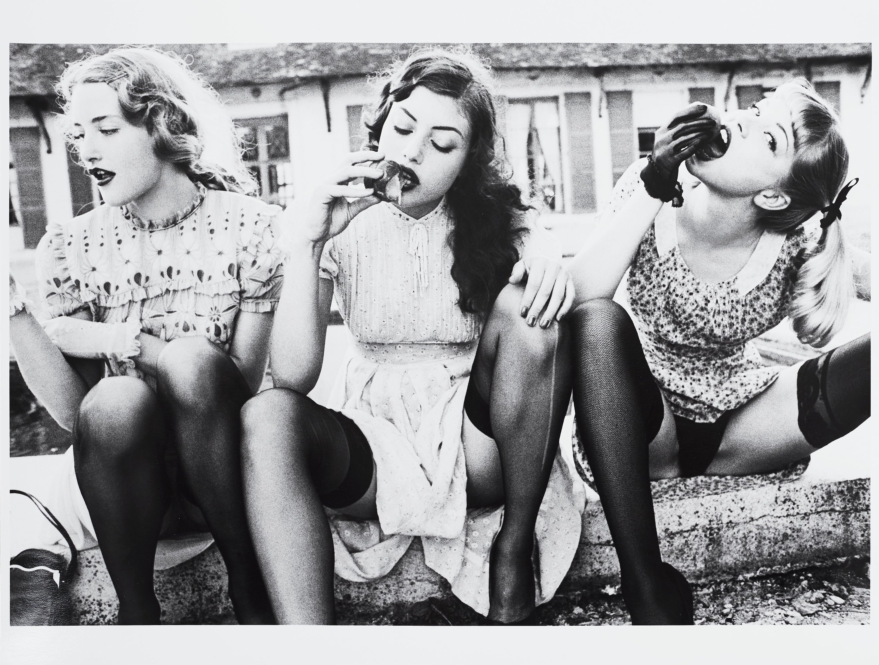 ELLEN VON UNWERTH, Fräulein Art Edition A, book and gelatin silver print  signed and numbered 77/100. - Bukowskis