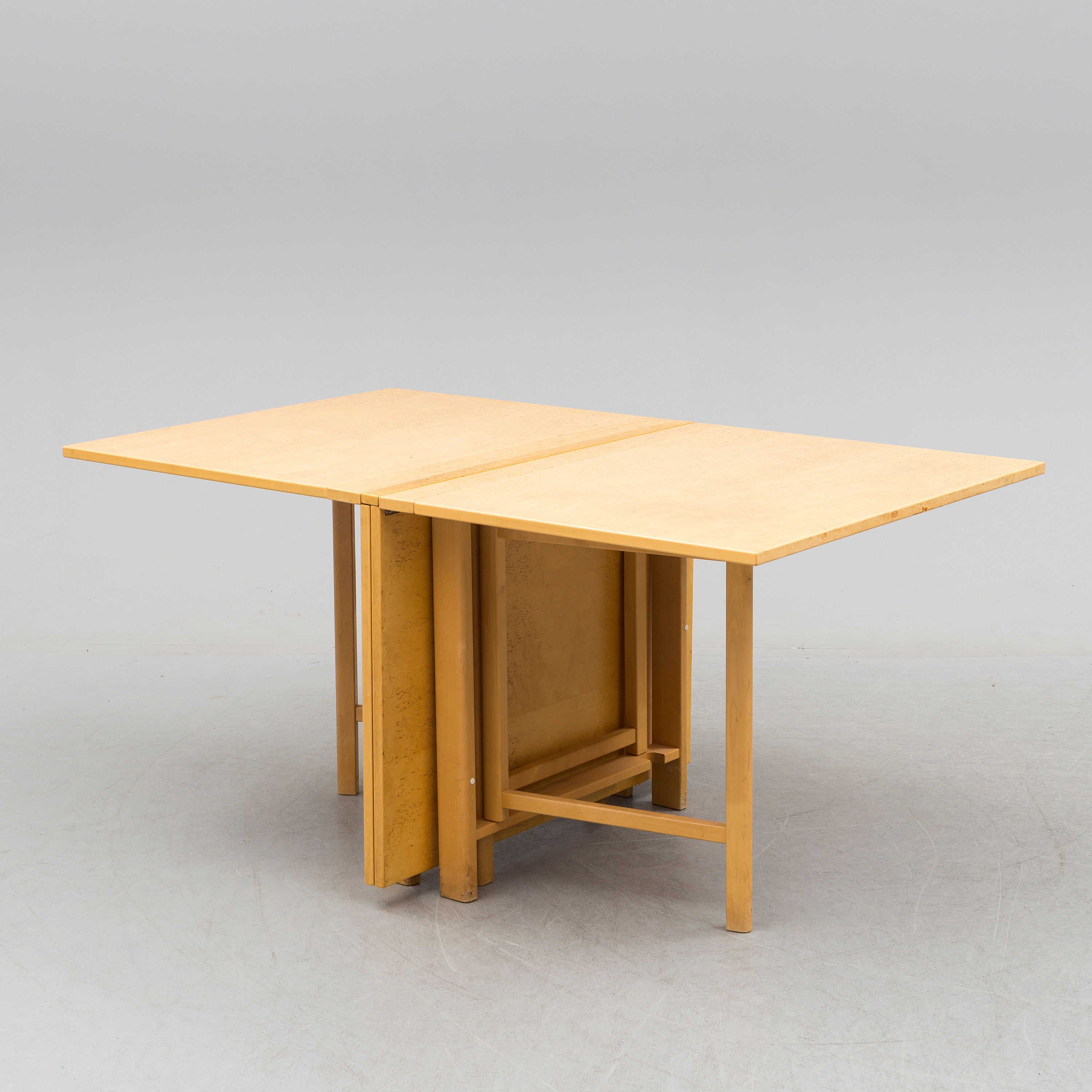 Bruno Mathsson Maria : Bruno Mathsson Table pliante Maria – TVHG