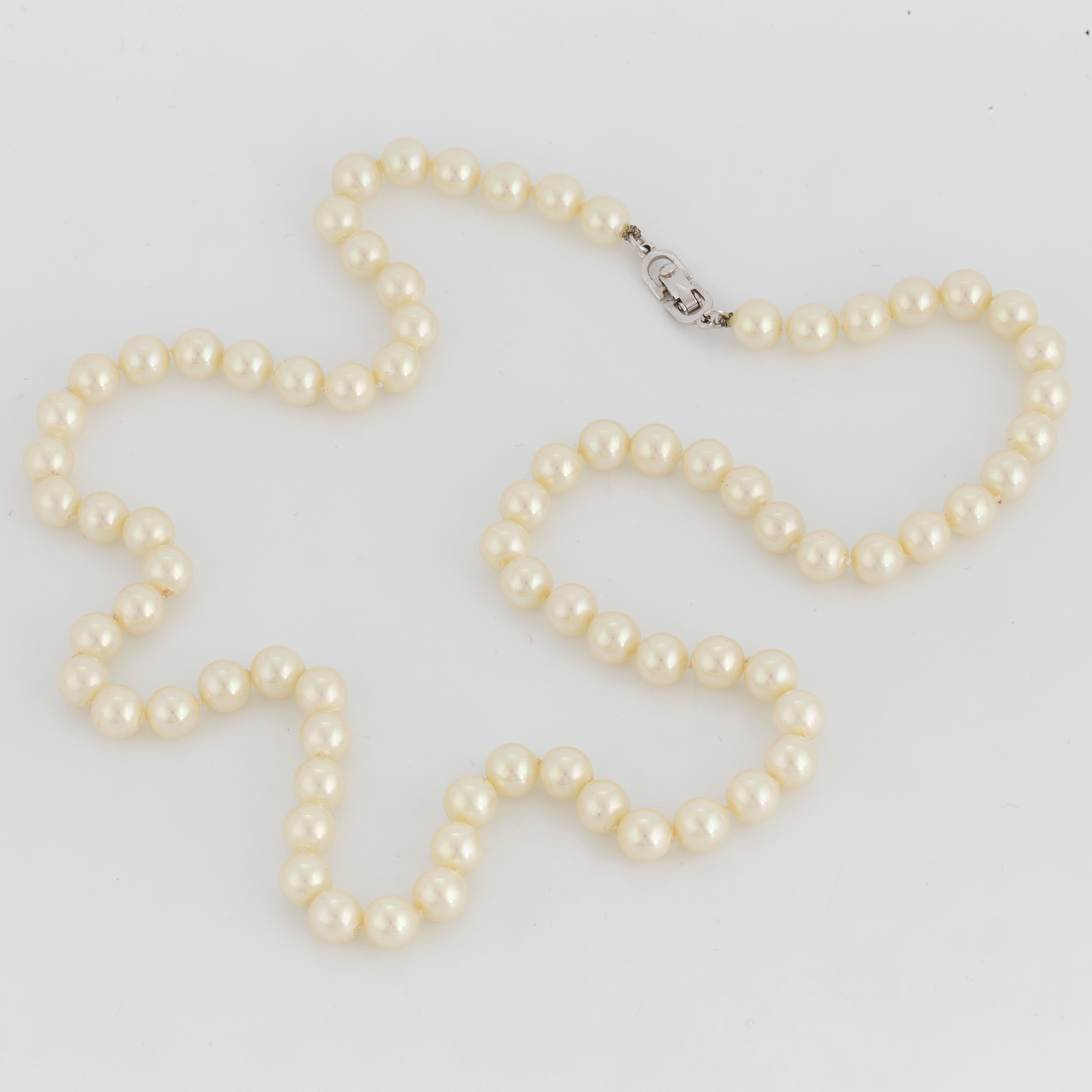 a-christian-dior-pearl-necklace-bukowskis