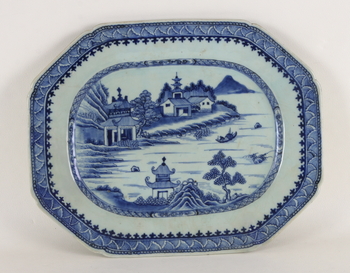 104489. STEKFAT, porslin, Kina Qianlong 1700-tal.