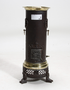 104571. KAMIN, järn och mässing, tidigt 1900-tal.