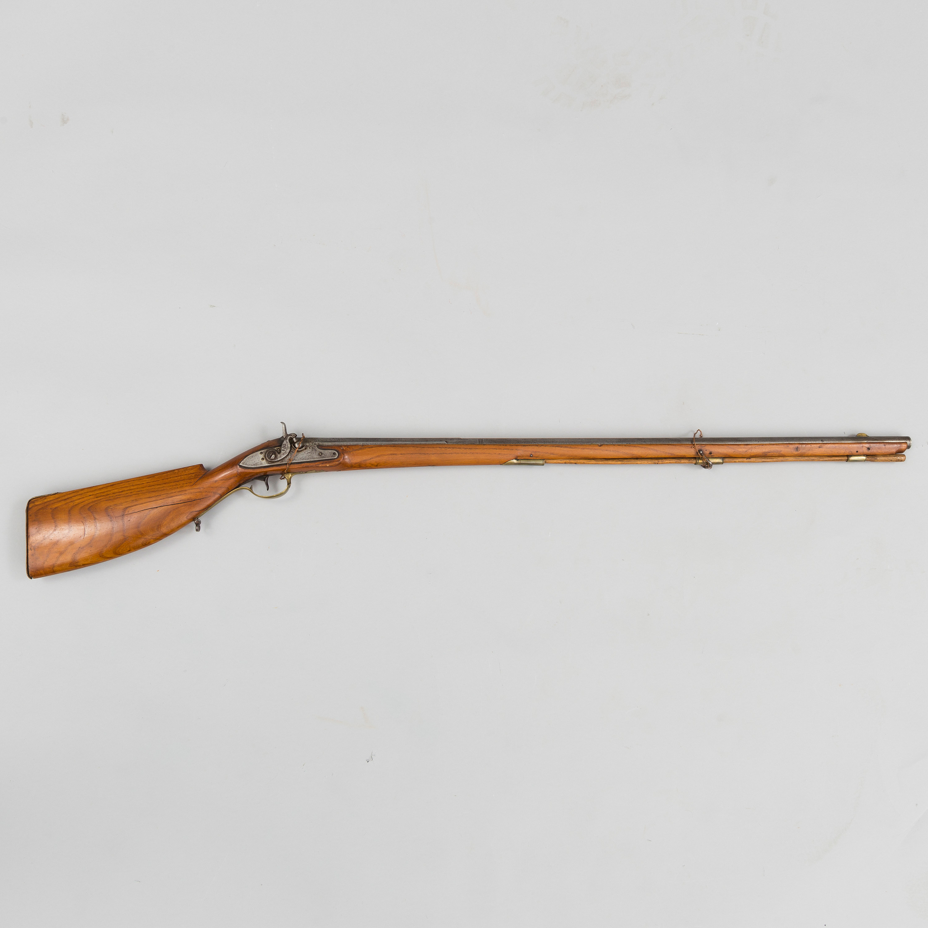 An 18th century percussion gun. Bukowskis