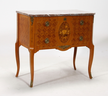 104671. BYRÅ, Louis XVI-stil, 1900-talets andra hälft.