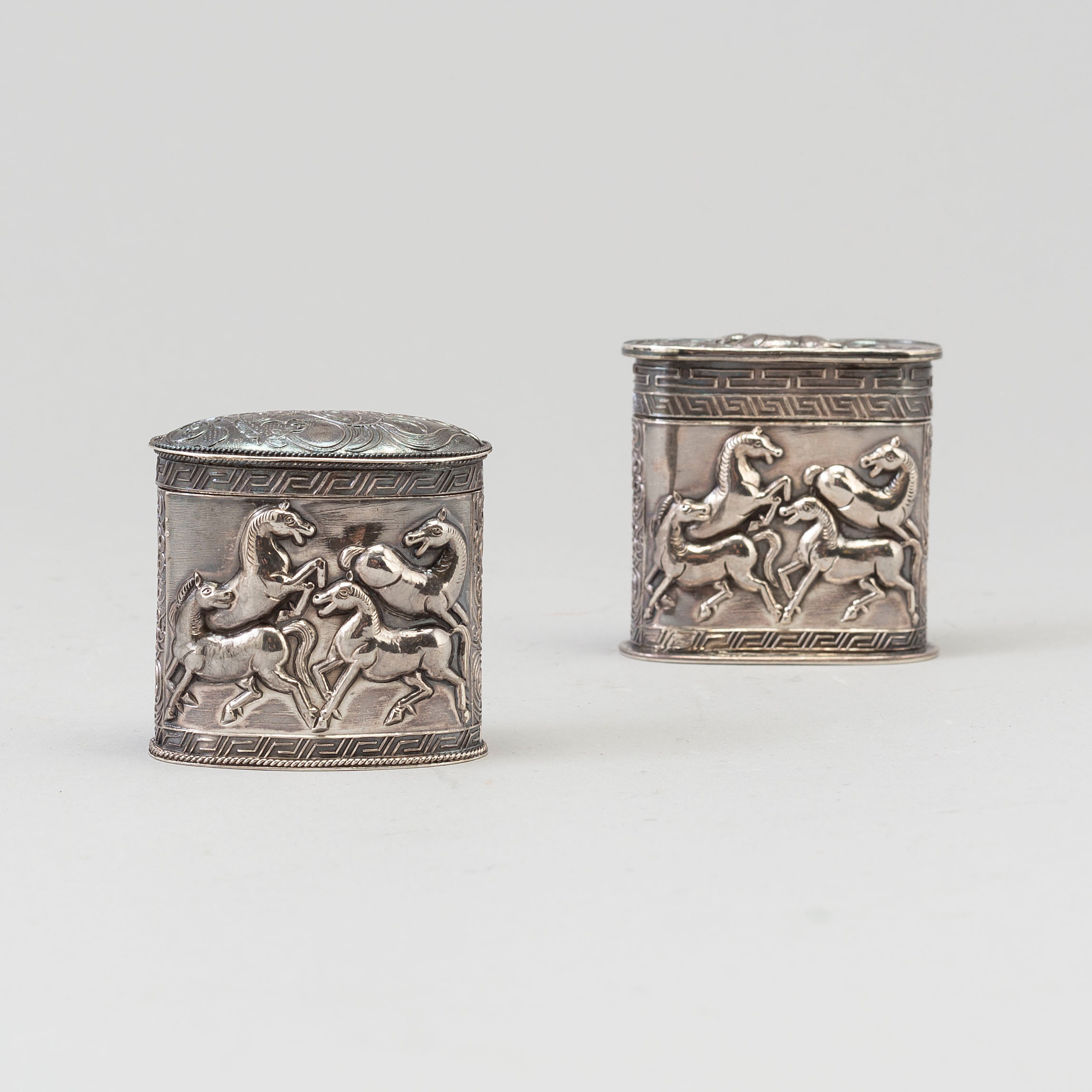 Two Chinese snuff boxes, 20th Century. - Bukowskis