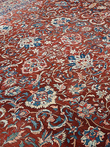 A Carpet An Antique Esfahan Ca 480 5 X 350 Cm Bukowskis