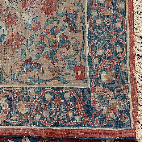A Carpet An Antique Esfahan Ca 480 5 X 350 Cm Bukowskis