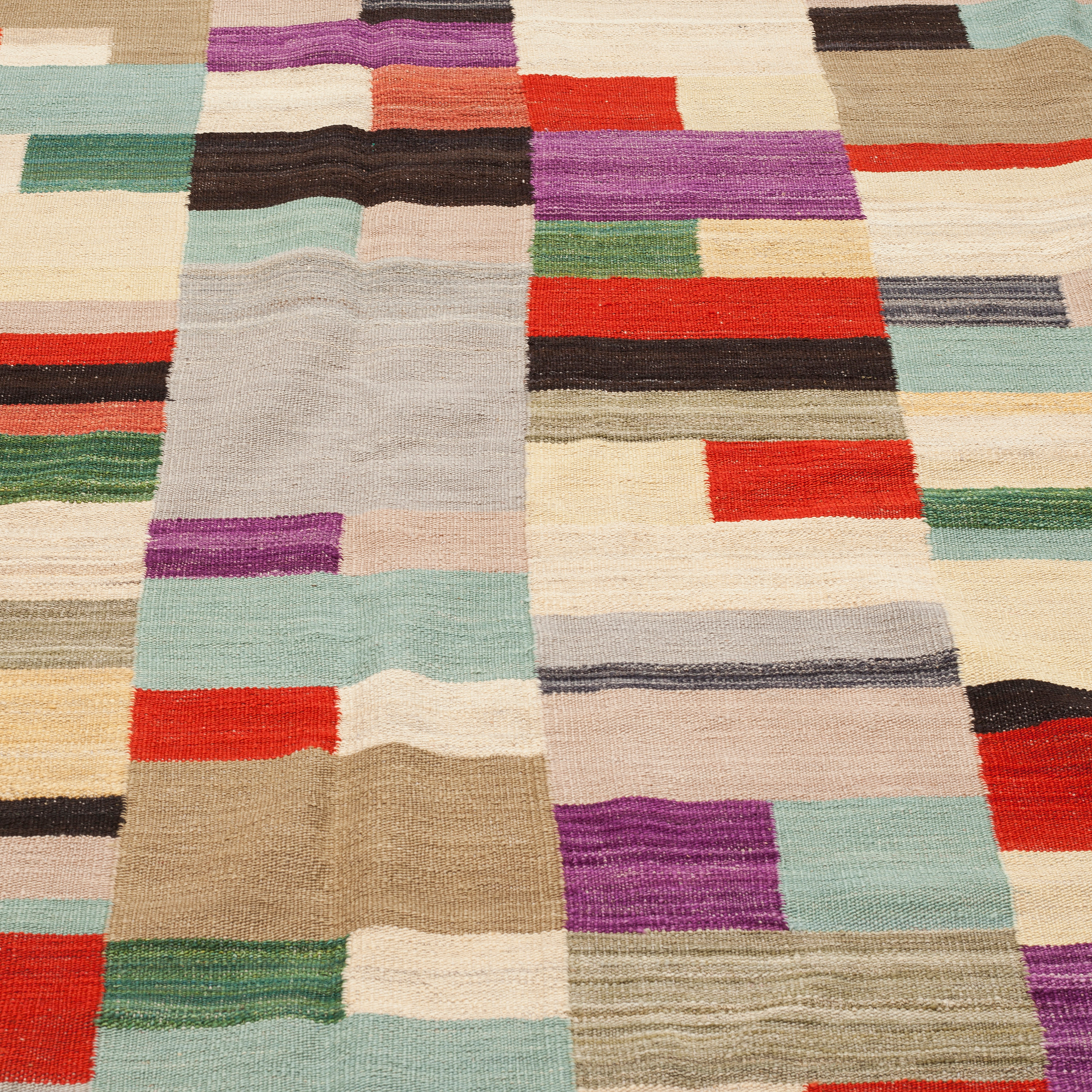 A CARPET, FLAT WEAVE, around 333 x 252 cm. Bukowskis