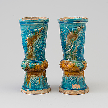 A pair of turkoise glazed alter vases, Ming dynasty (1368-1644).