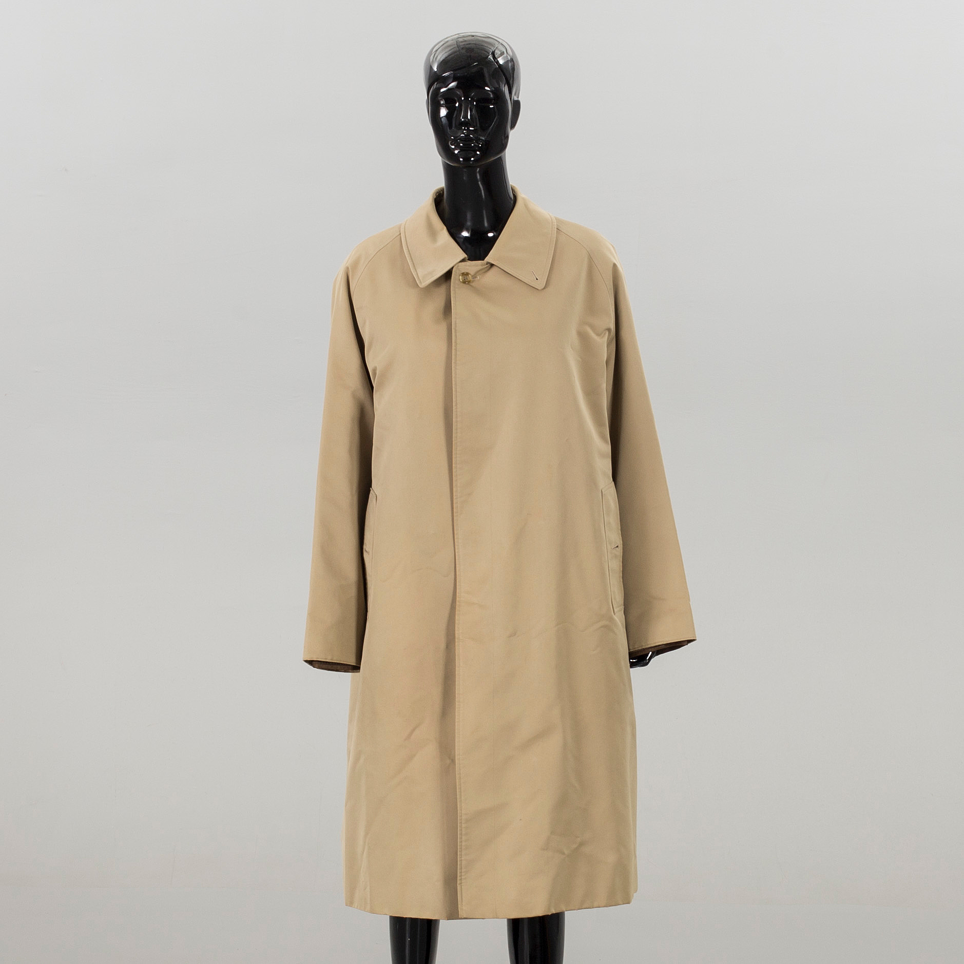 A coat by BURBERRY, size 52. Bukowskis