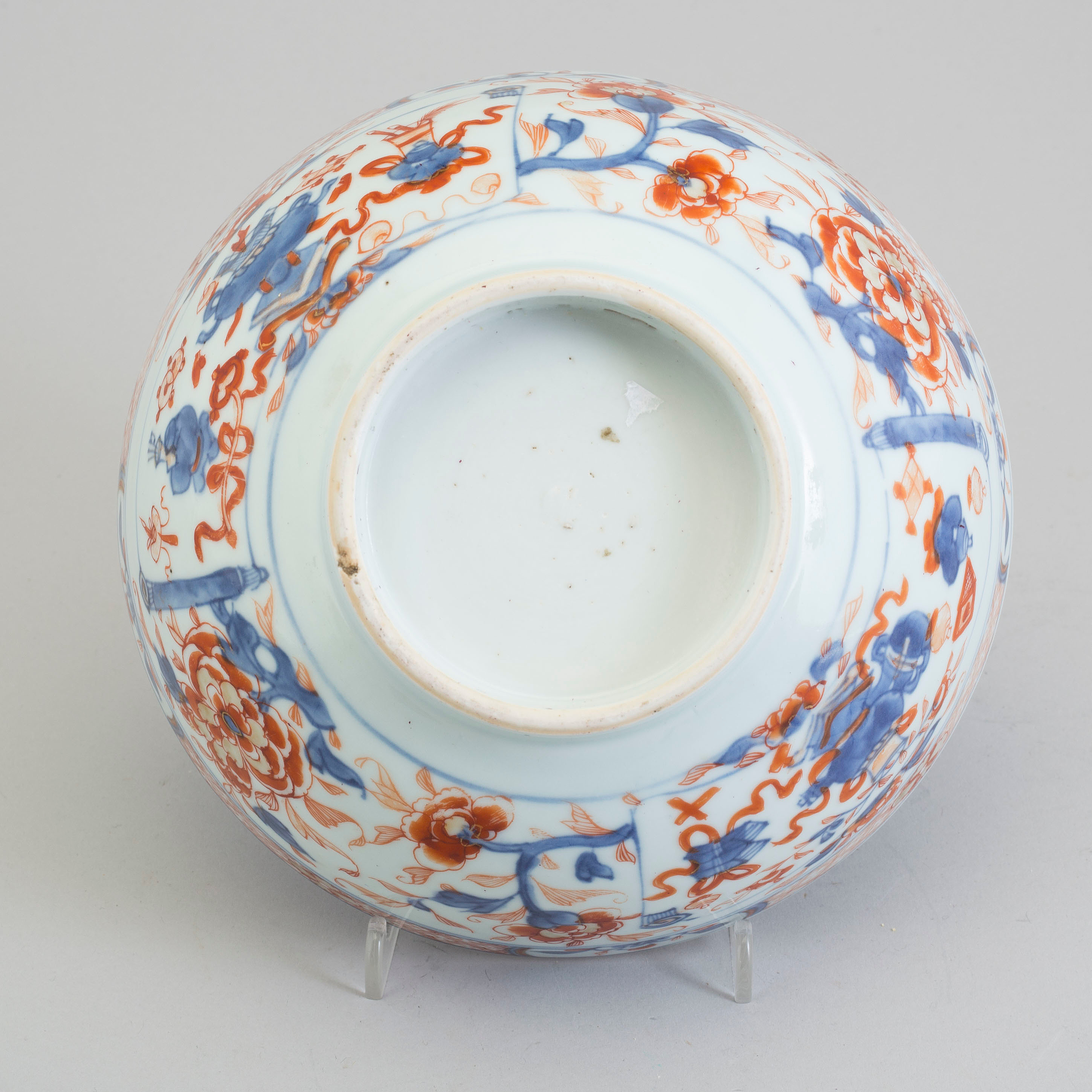 A imari export porcelain bowl, Qing dynasty, 18th century. Bukowskis