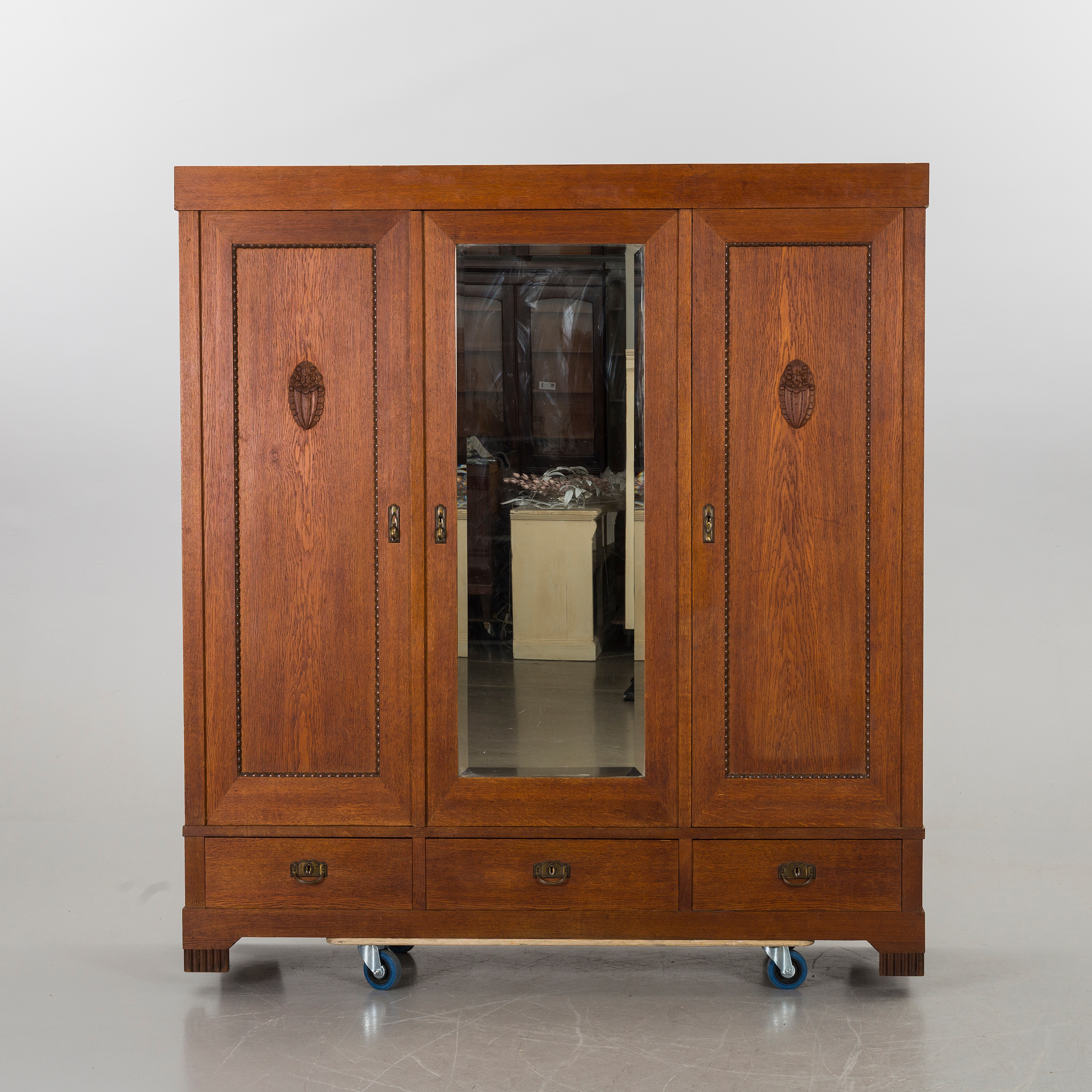 A ART NOUVEAU WARDROBE. Bukowskis