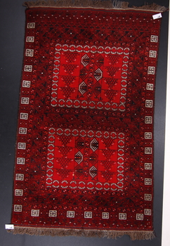 105773. MATTA, orientalisk, ca 236 x 144.