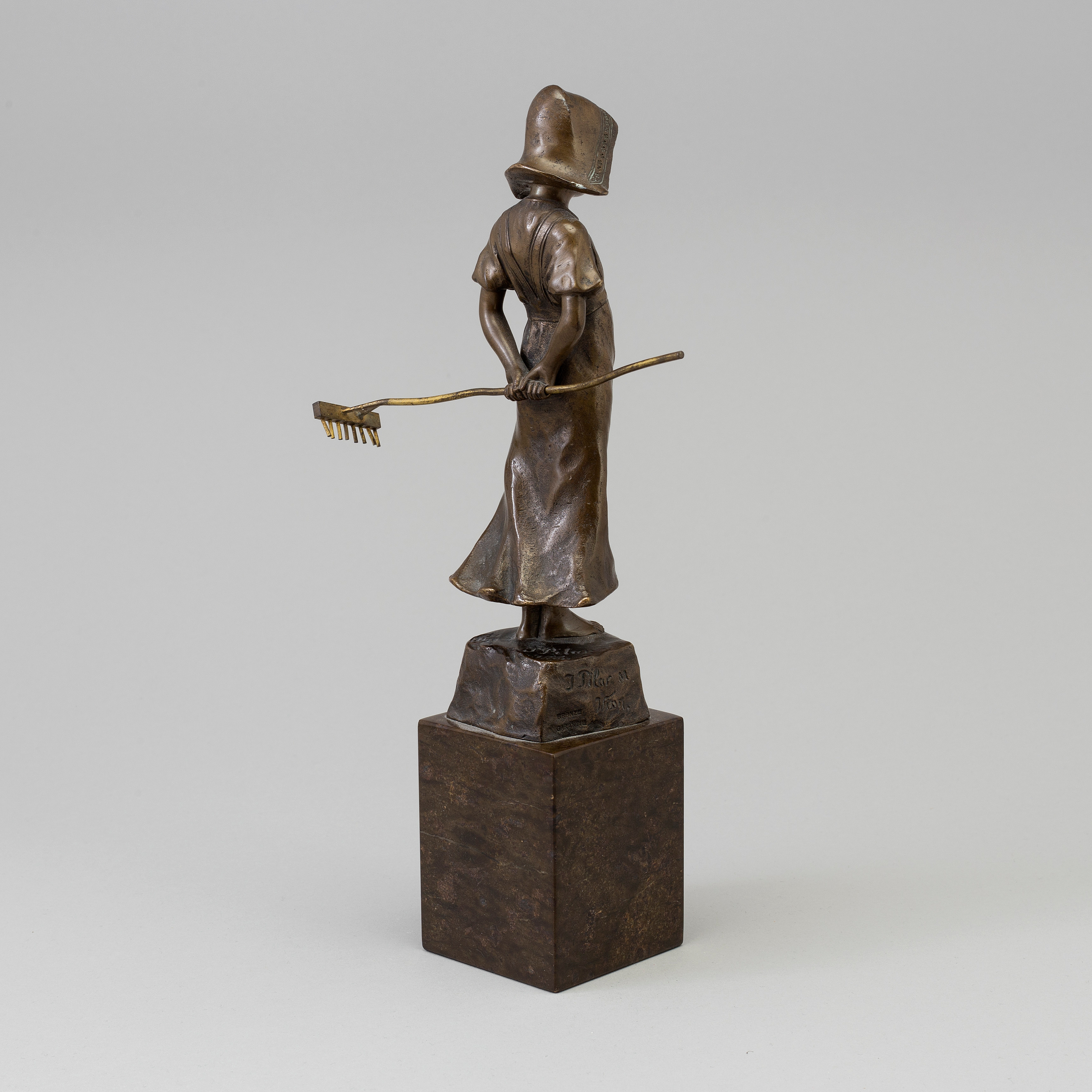 JOHANN PILAR, skulptur, brons, Wien, Österrike, signerad J Pilar