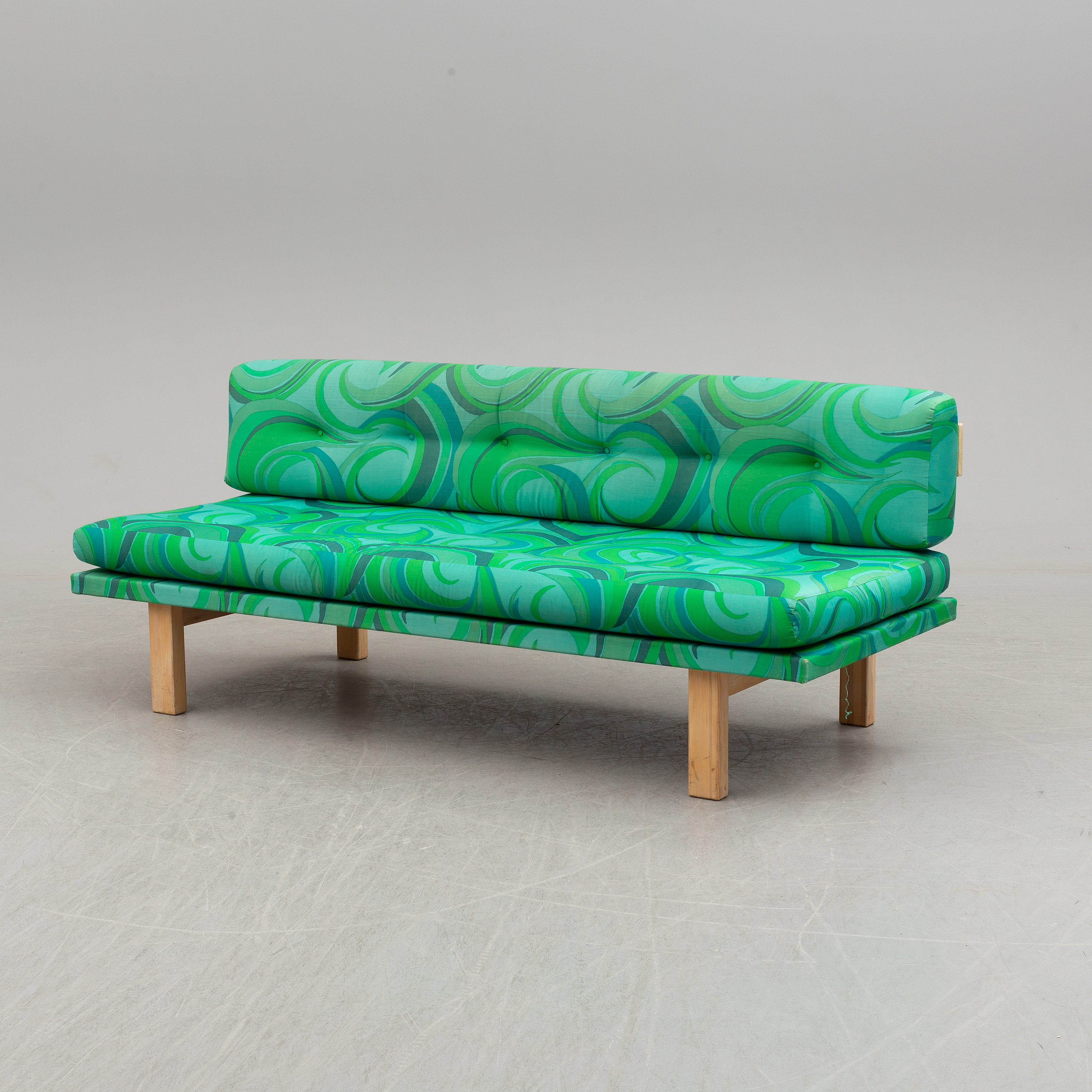 A 1970's pine sofa. Bukowskis