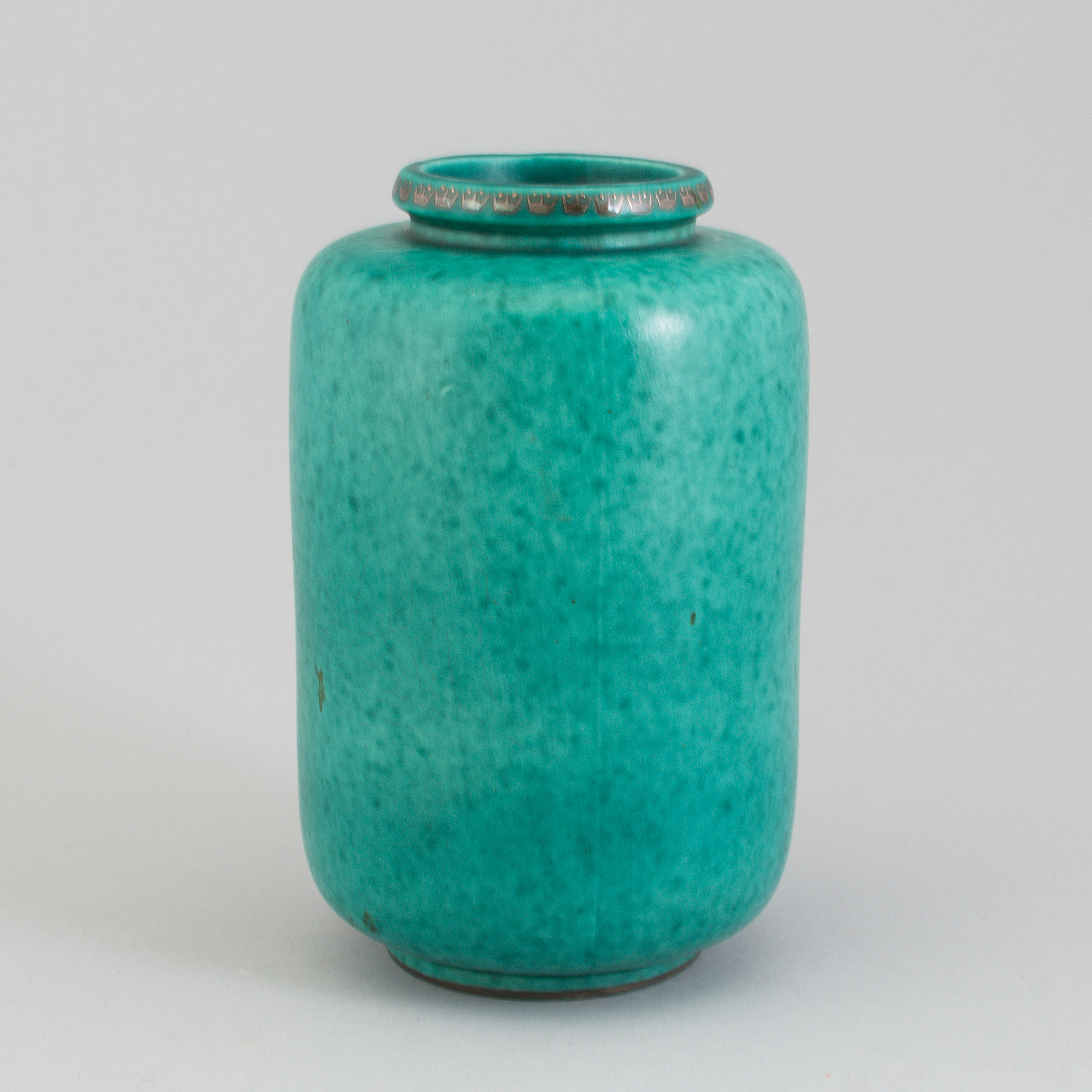 An "Argenta" stoneware vase by Wilhelm Kåge, Gustavsberg. Bukowskis