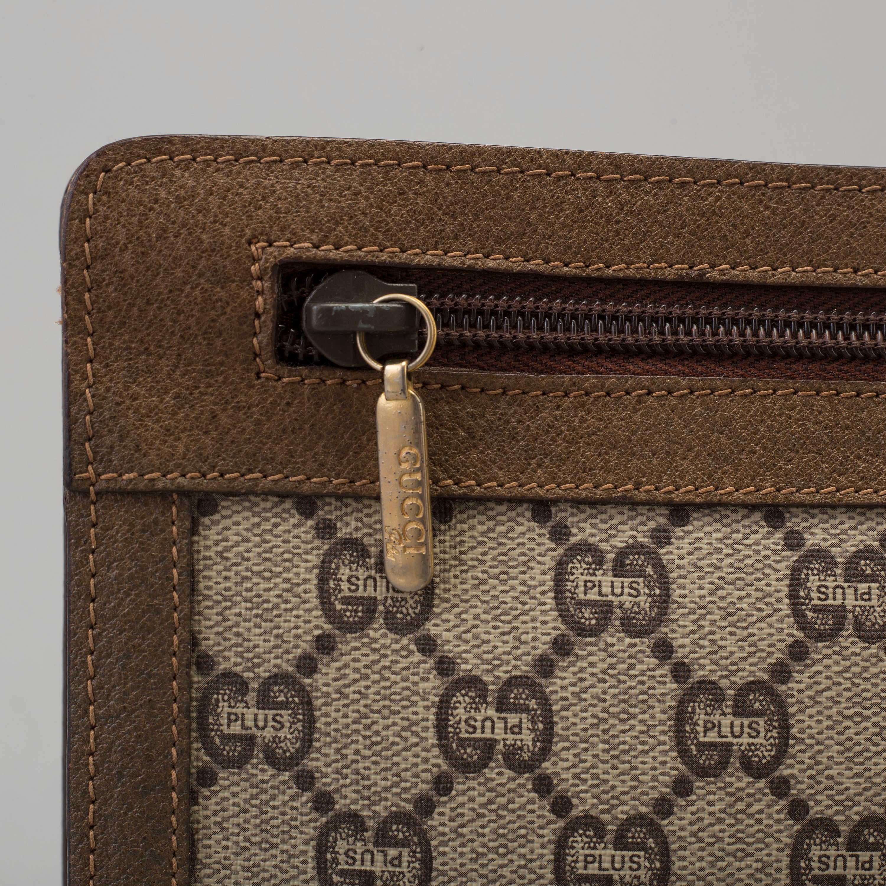 GUCCI PLUS, a toilet bag. Bukowskis