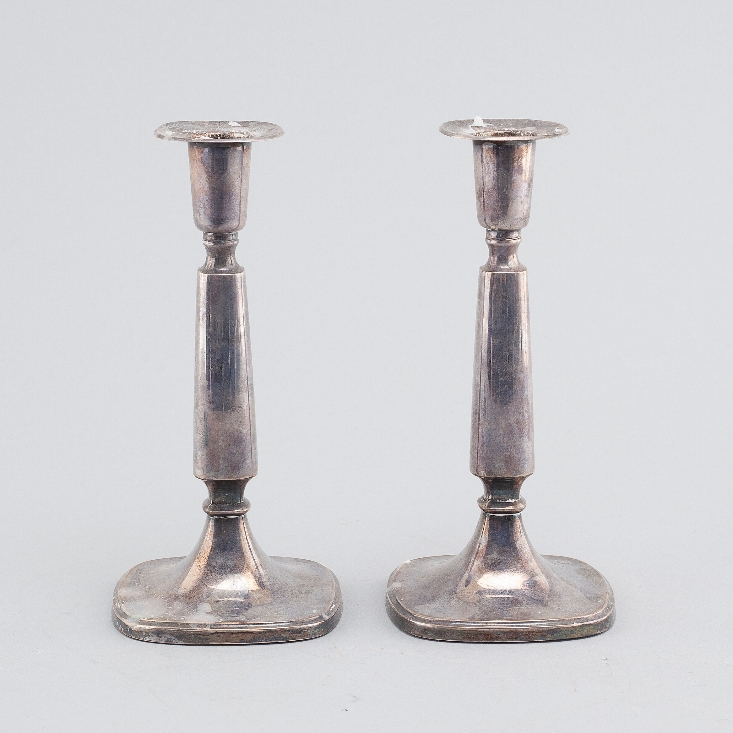 A pair of Swedish silver candlesticks from 1966. Bukowskis