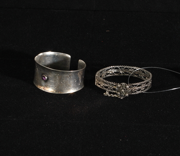 10697. ARMBAND, 2 st, bla silver 1960.