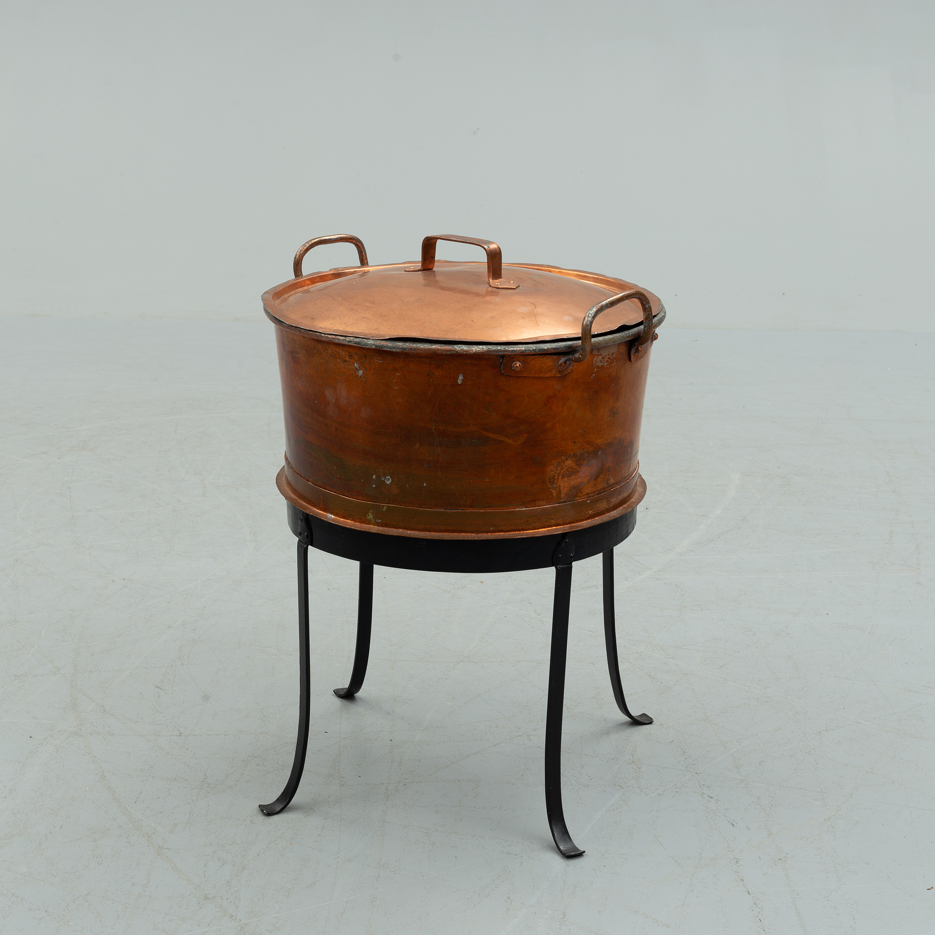 A Swedish 19th century copper pot firewood tub. Bukowskis
