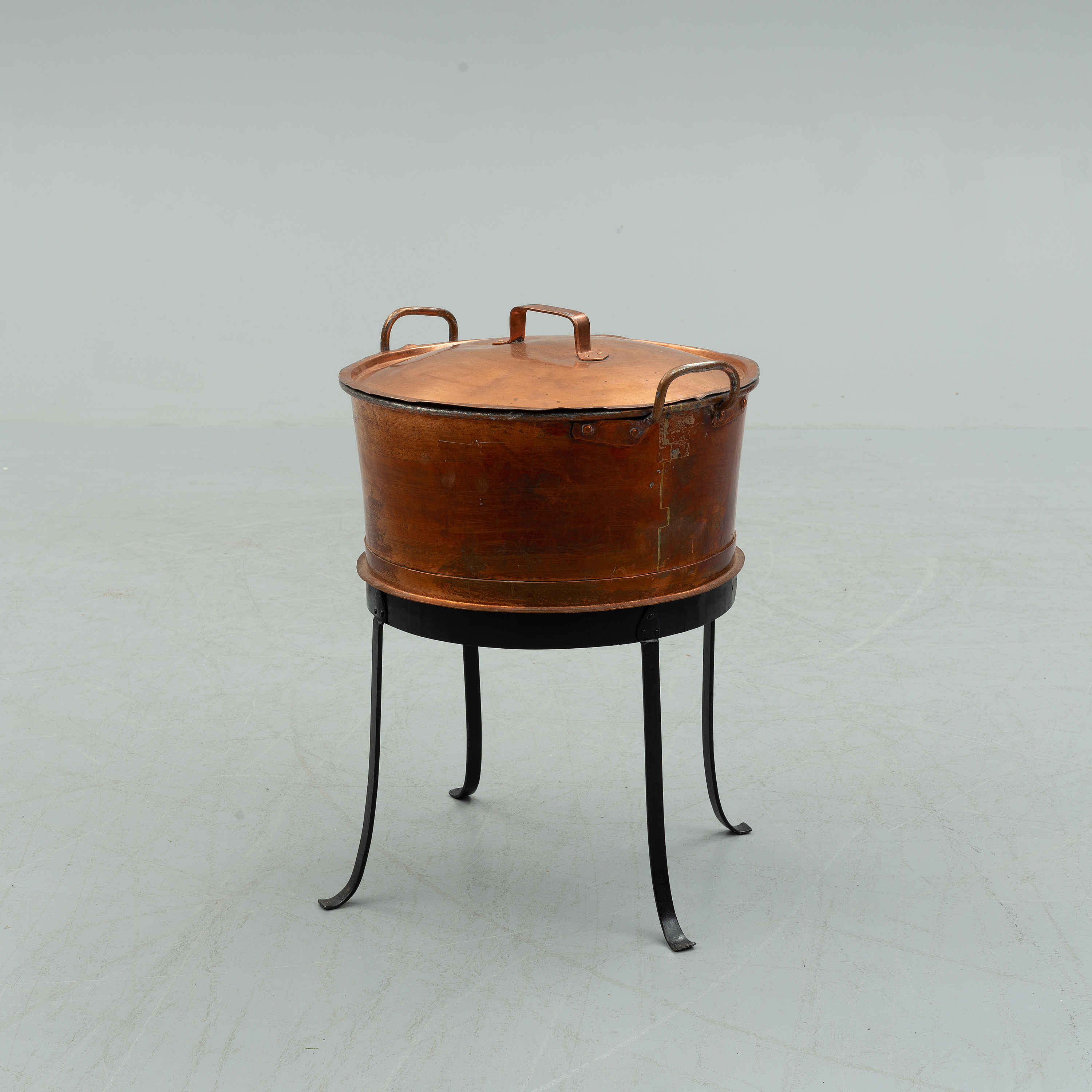 A Swedish 19th century copper pot firewood tub. Bukowskis