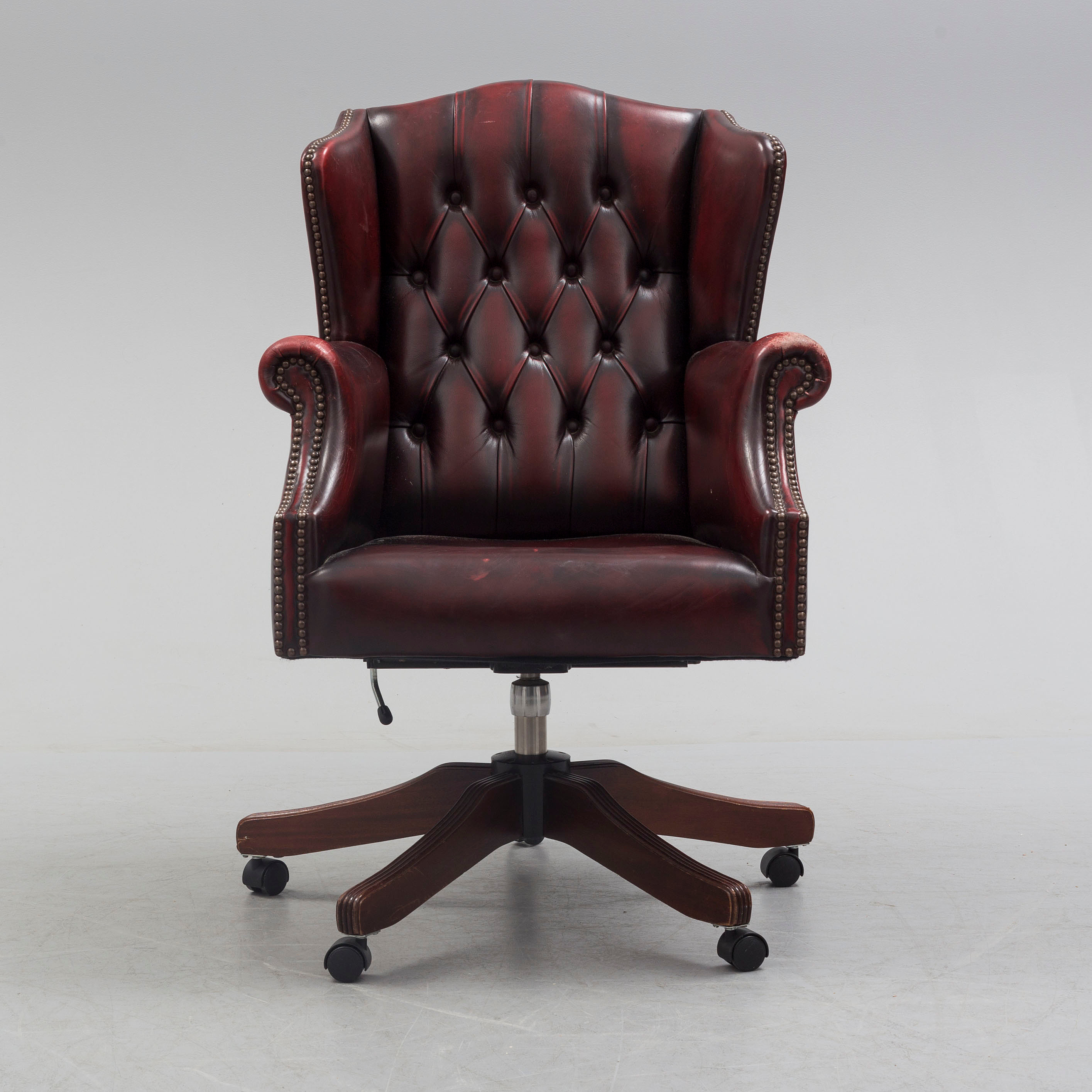 A 20th century chair. Bukowskis